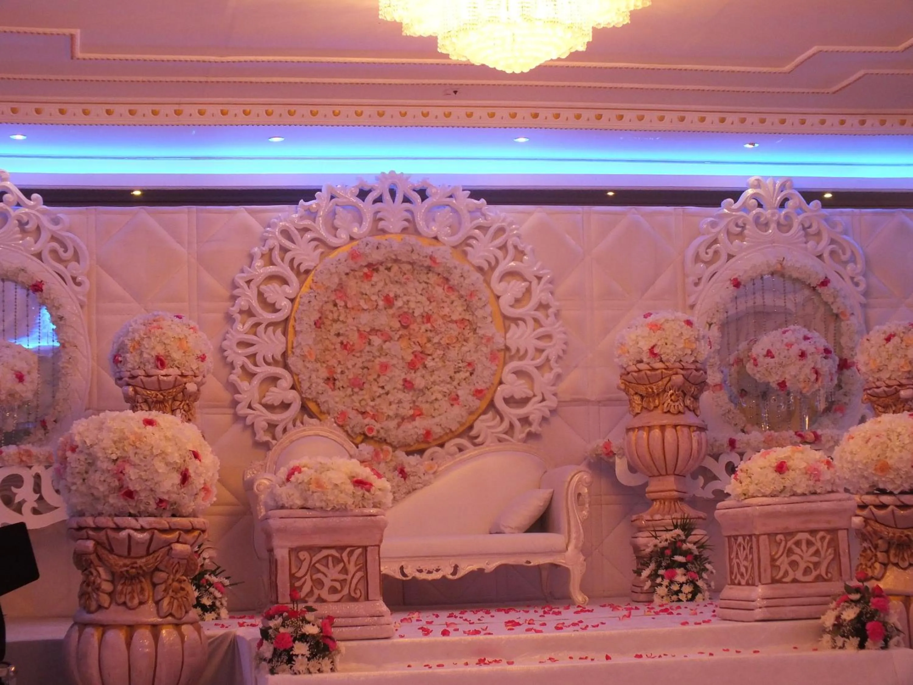 Evening entertainment in Verona Resorts Sharjah