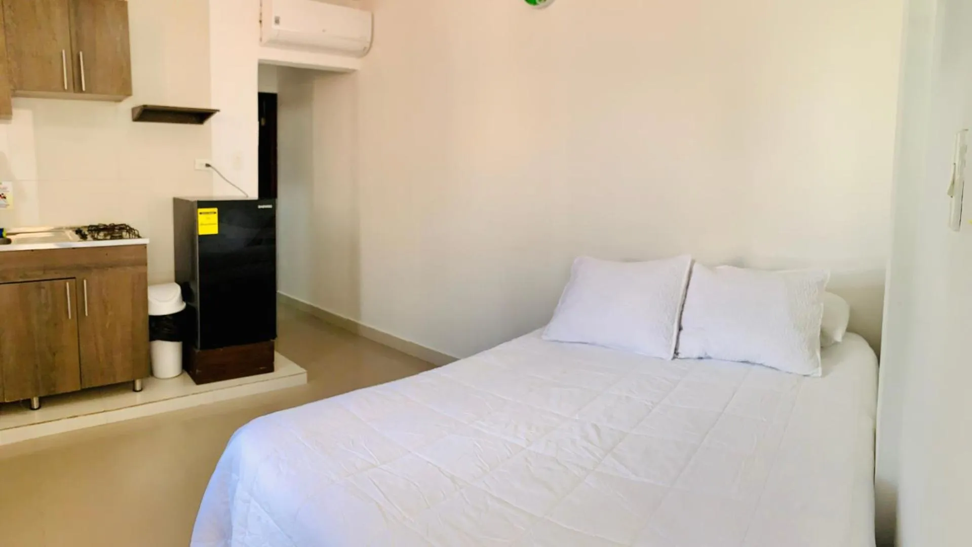 Photo of the whole room, Bed in Apartahotel Bahia Tropical III