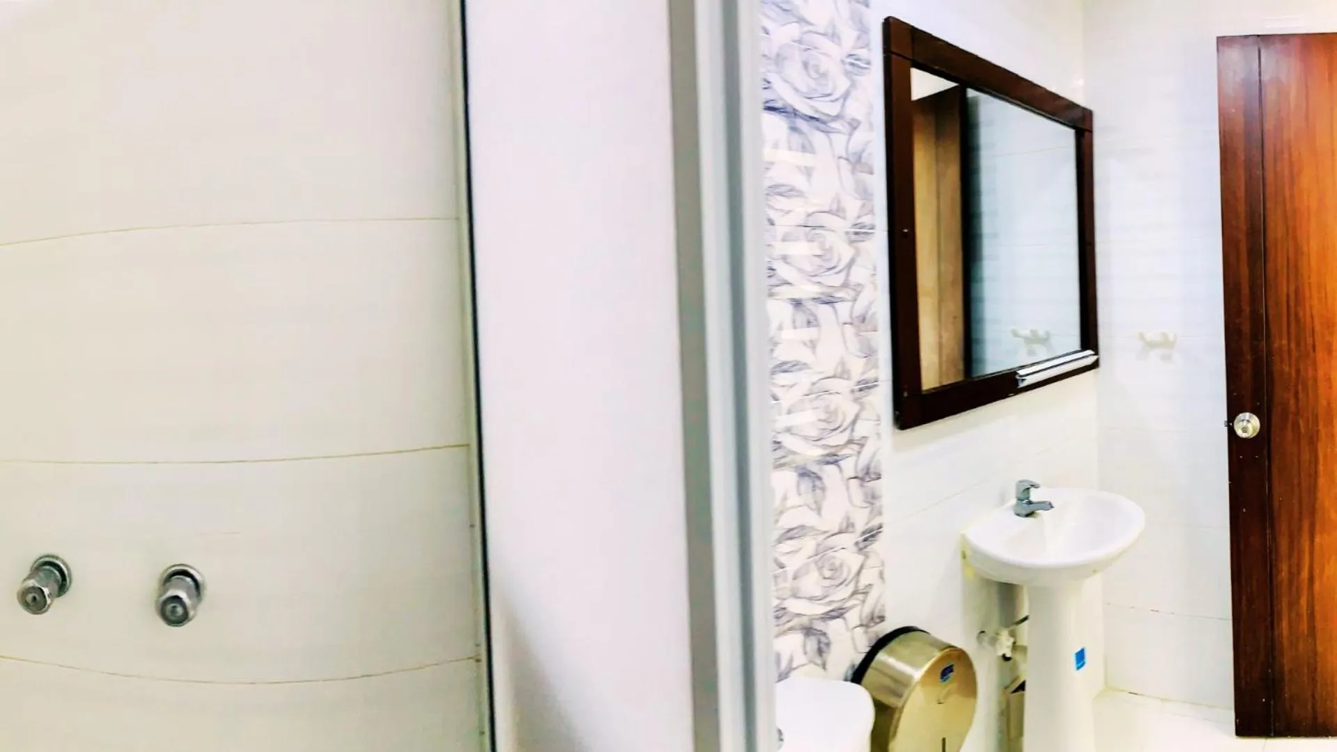 Bathroom in Apartahotel Bahia Tropical III