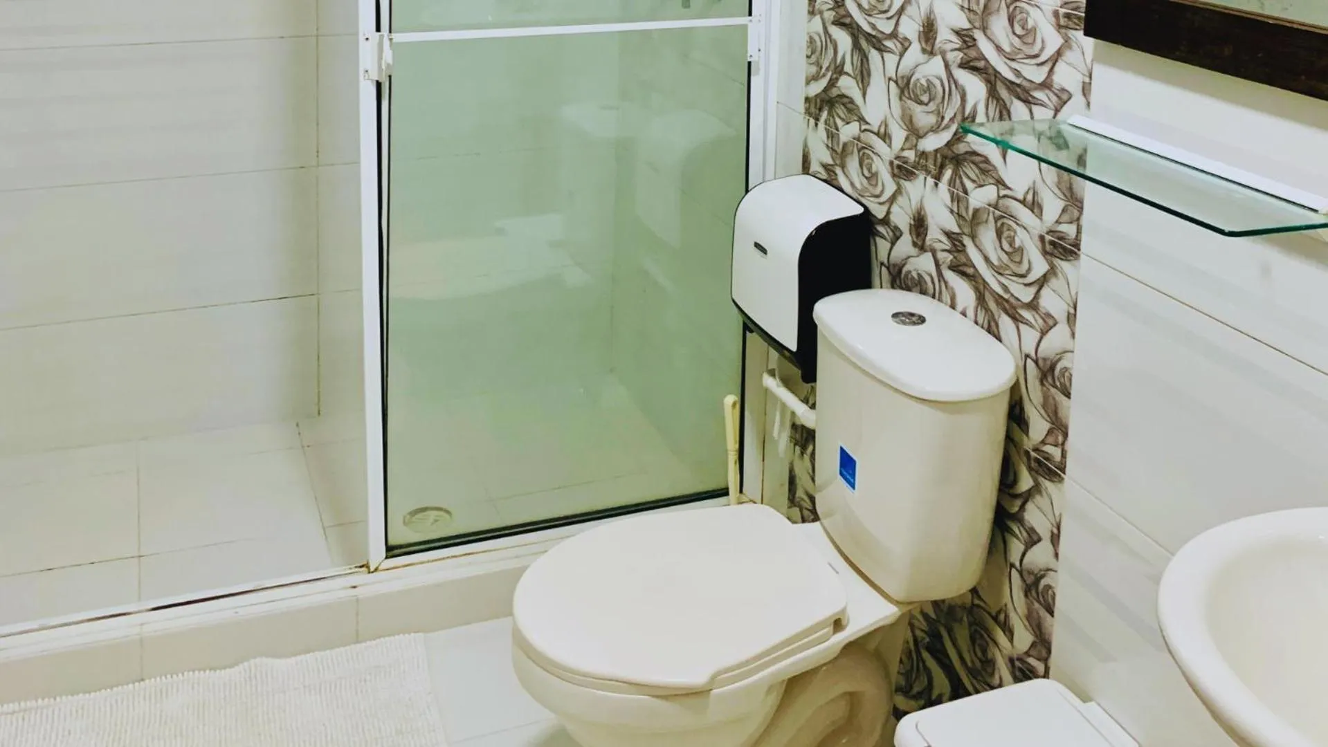 Bathroom in Apartahotel Bahia Tropical III