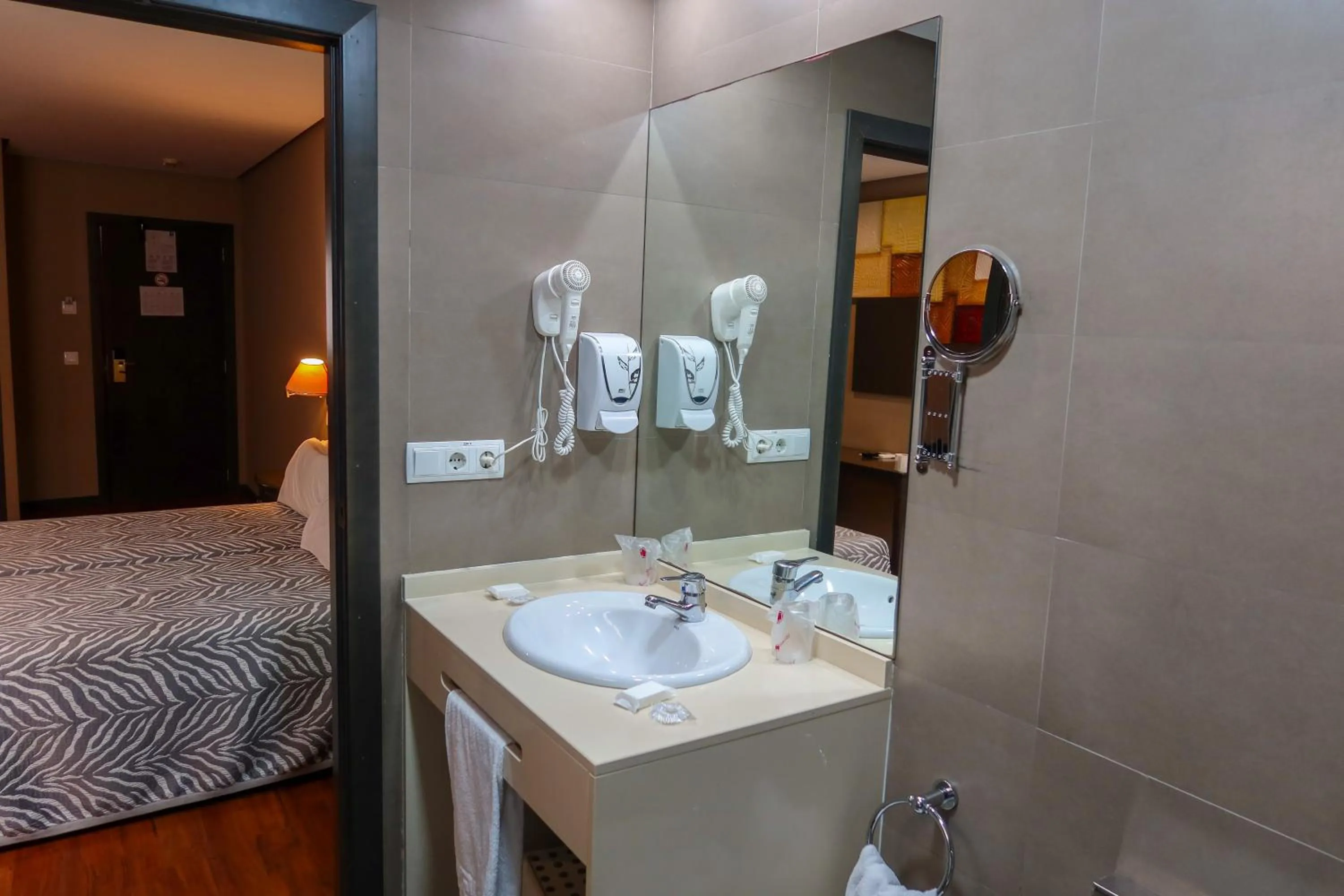 Shower in Hotel Benetusser