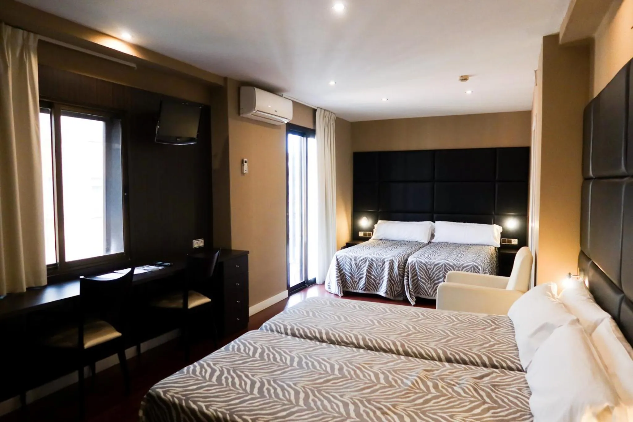 Bed in Hotel Benetusser