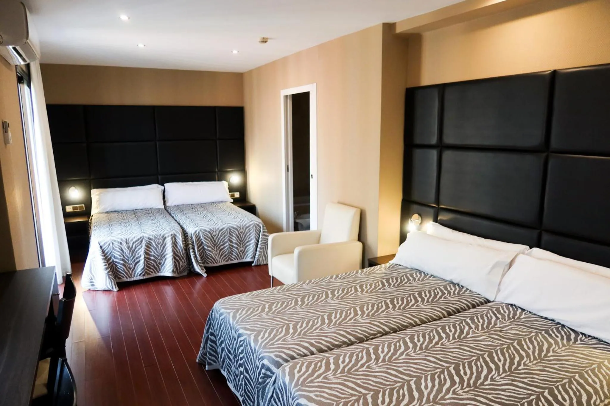 Bed in Hotel Benetusser