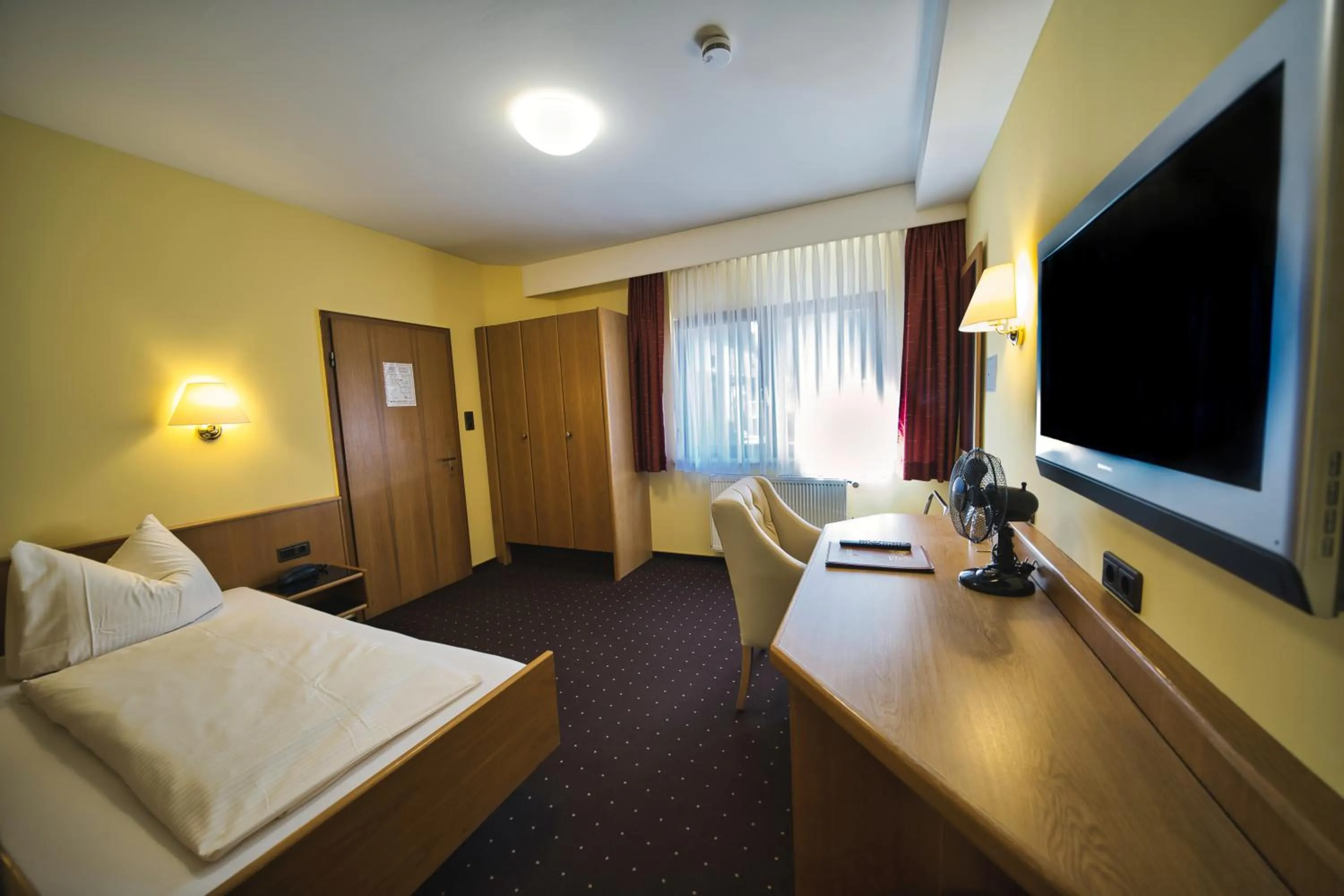 Photo of the whole room, Bed in Hotel Tenner