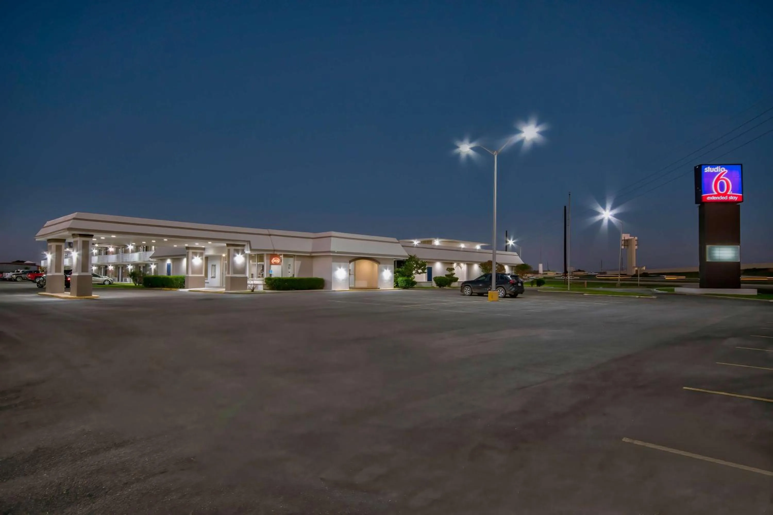 Property building in Studio 6 Rosenberg TX