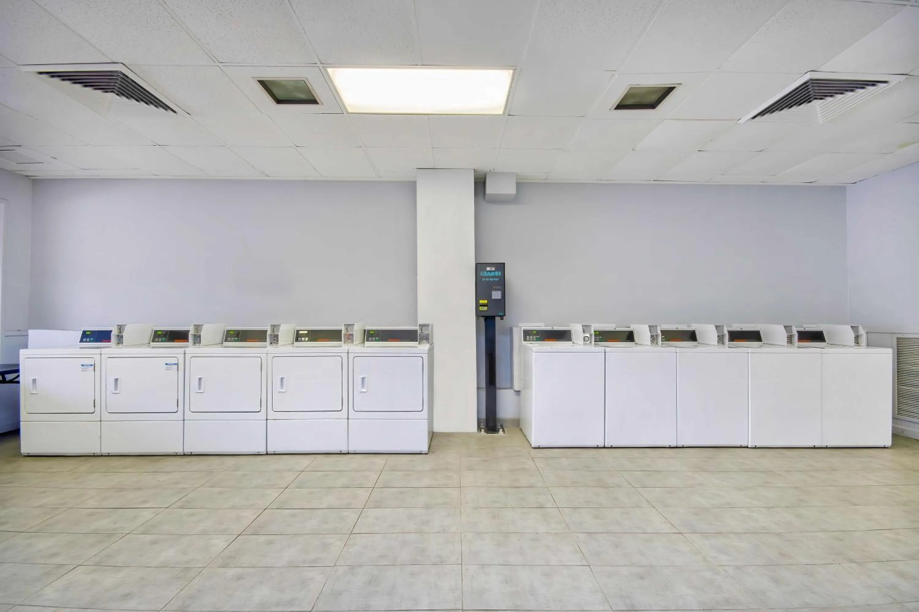 Property building in Studio 6 Rosenberg TX