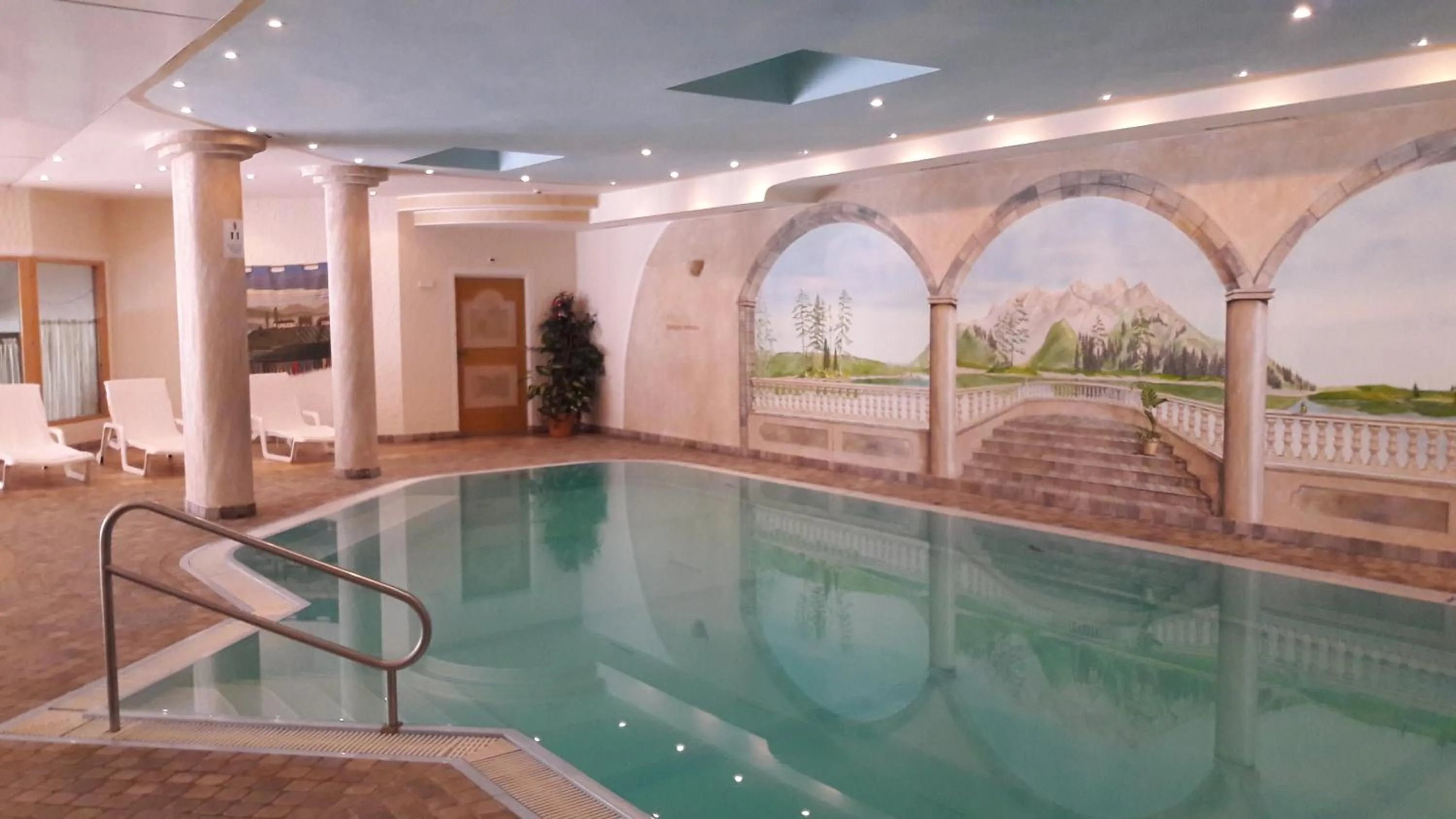 Swimming pool in Hotel Thaneller Stadl Bräu