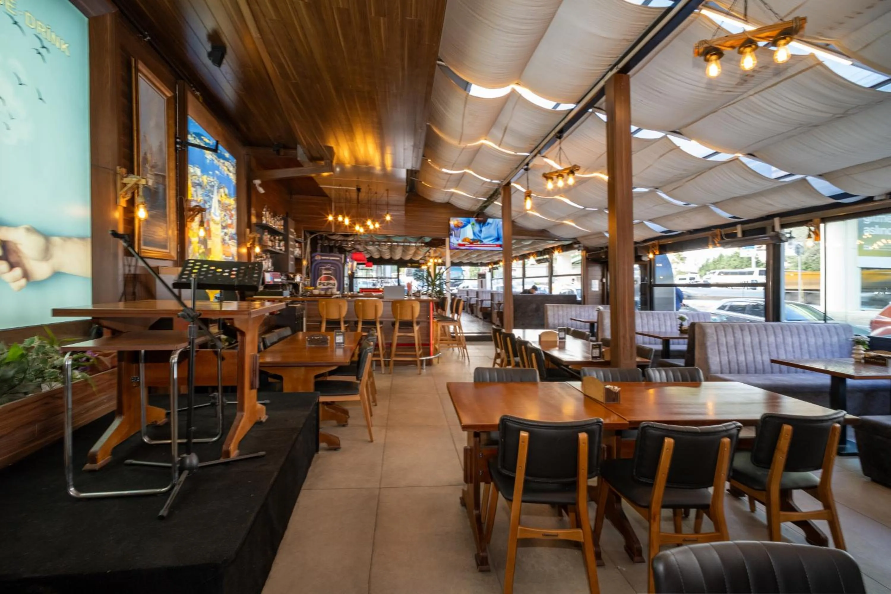 Restaurant/places to eat in Grand S Hotel