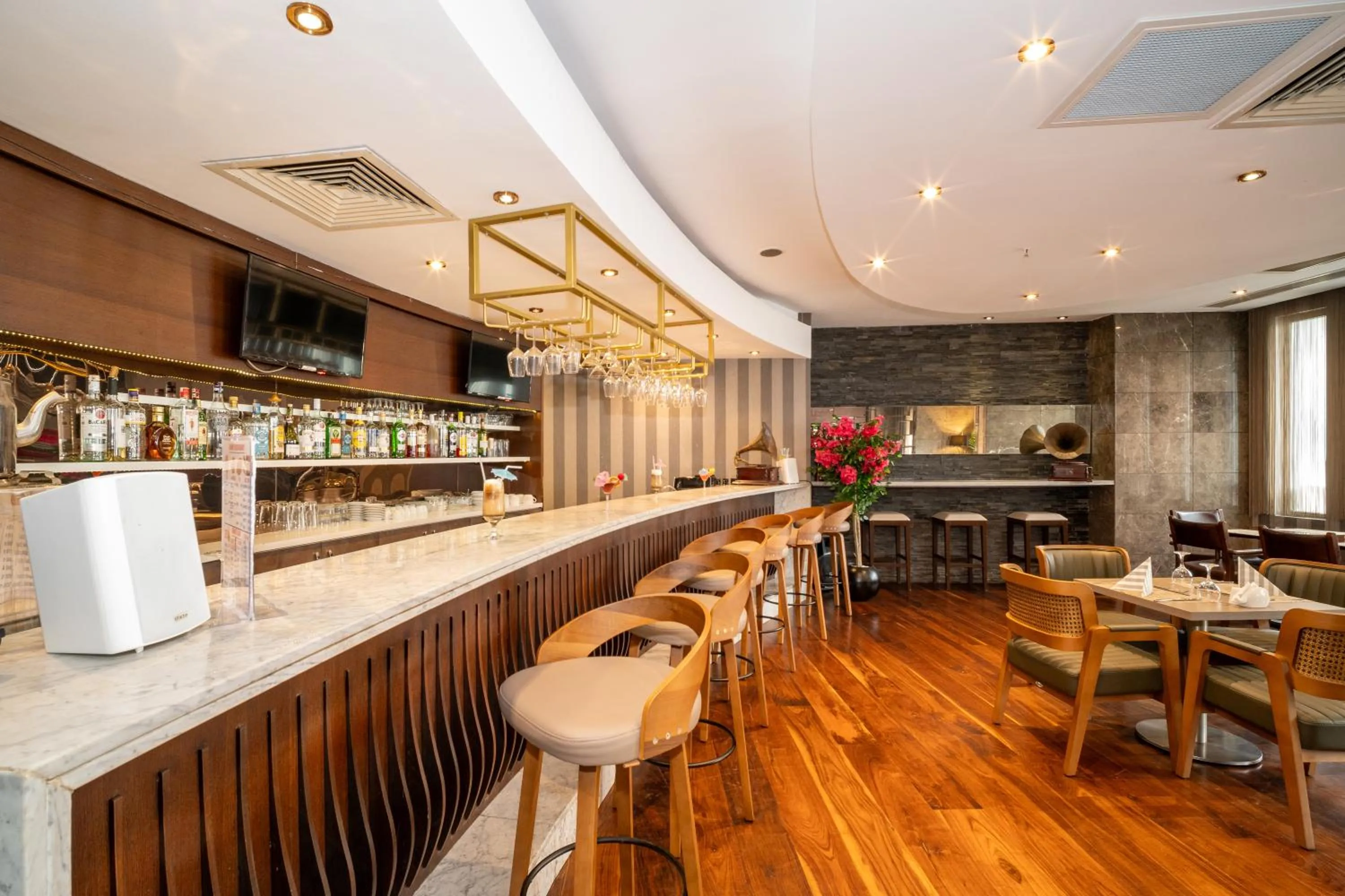 Lounge or bar in Grand S Hotel