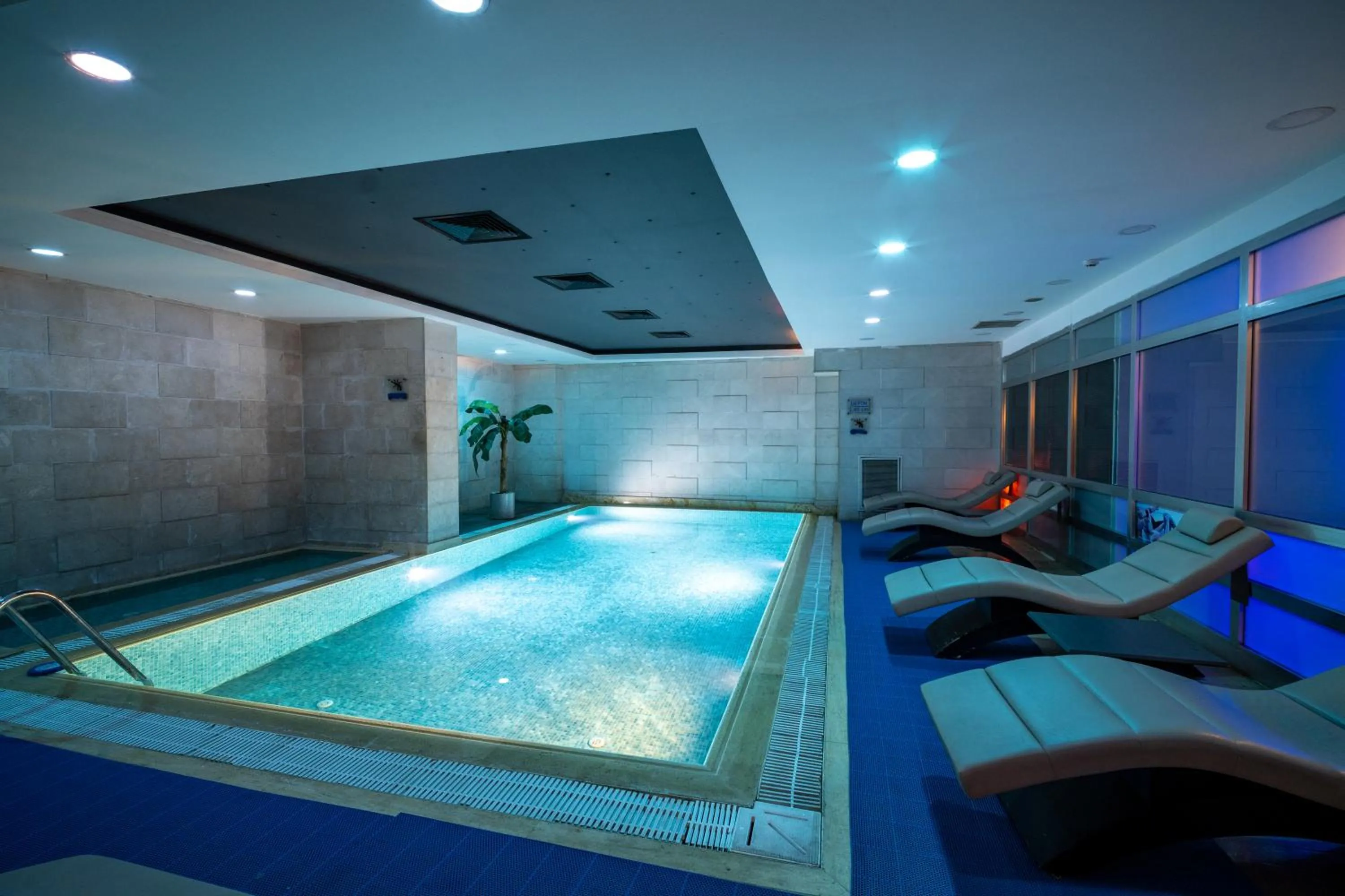 Pool view in Grand S Hotel