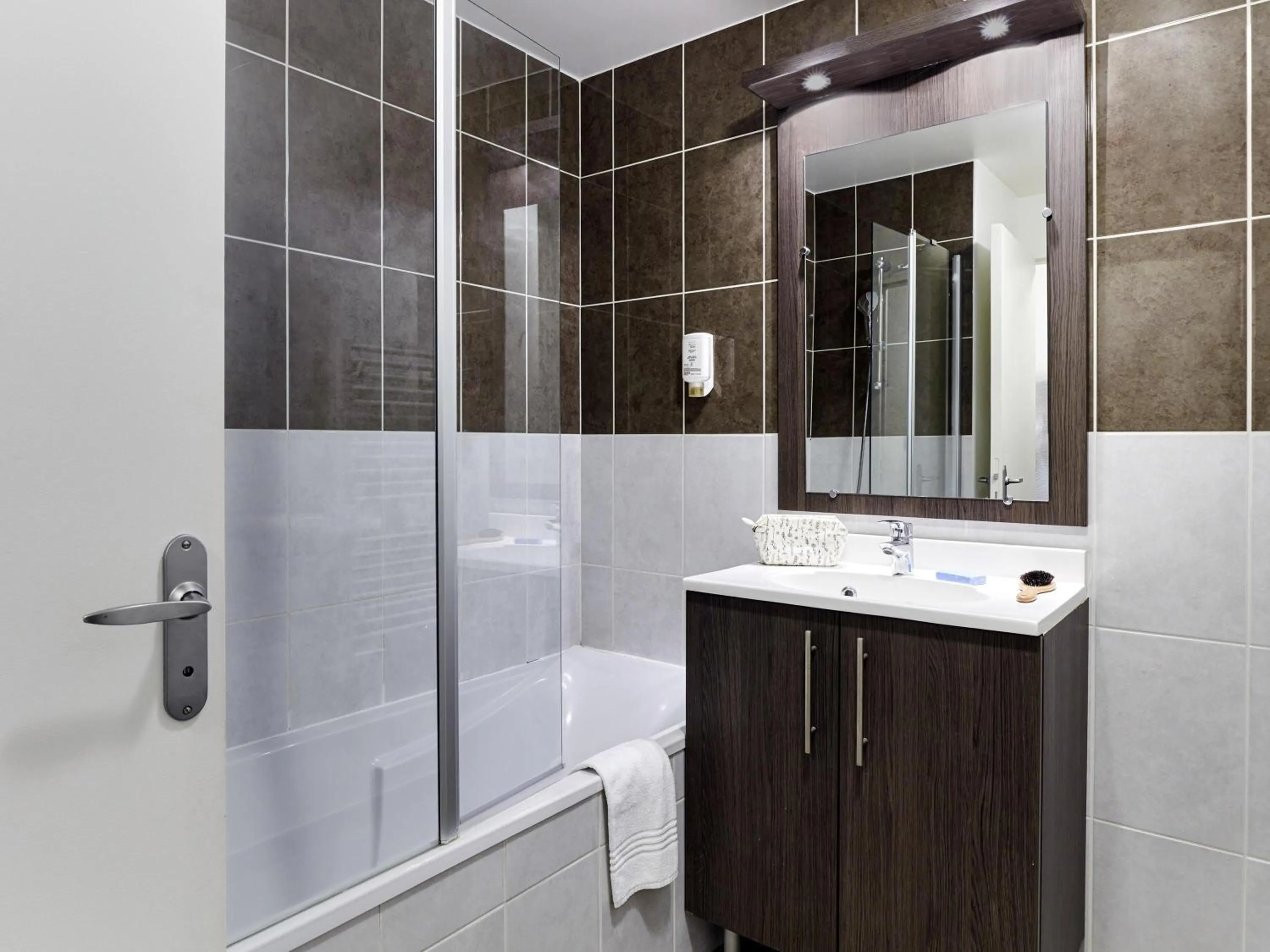 Bedroom in Aparthotel Adagio Access Poitiers