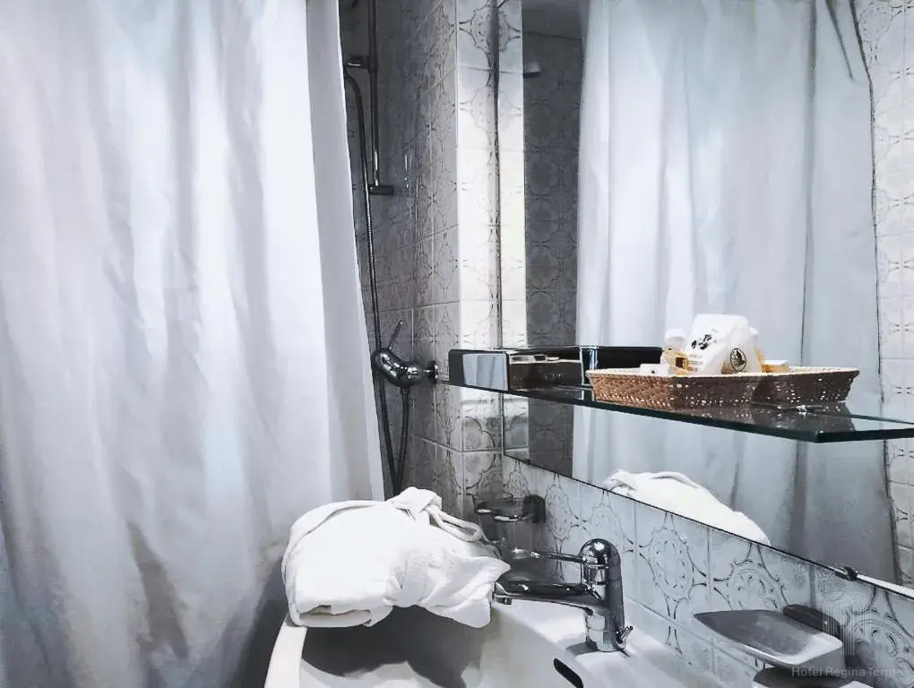 Single Room in Hotel Regina Terme Single Room in Hotel Regina Terme