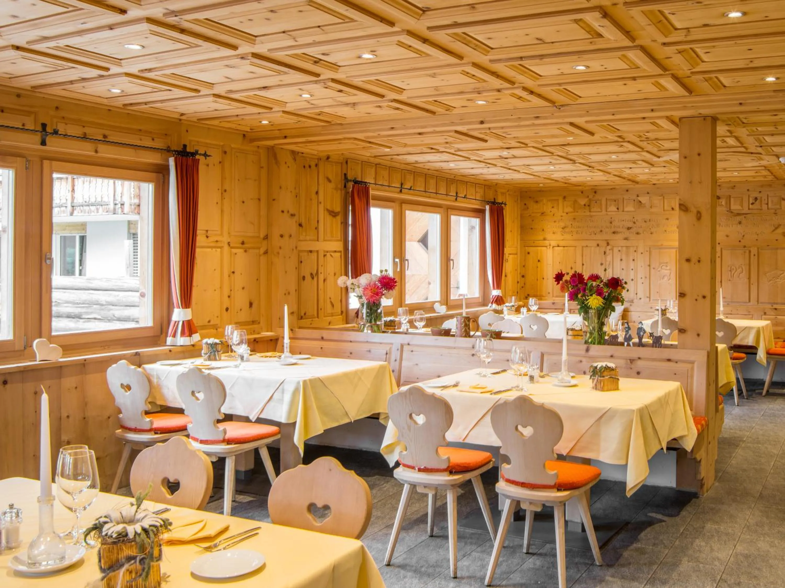 Restaurant/places to eat in Alpenhof