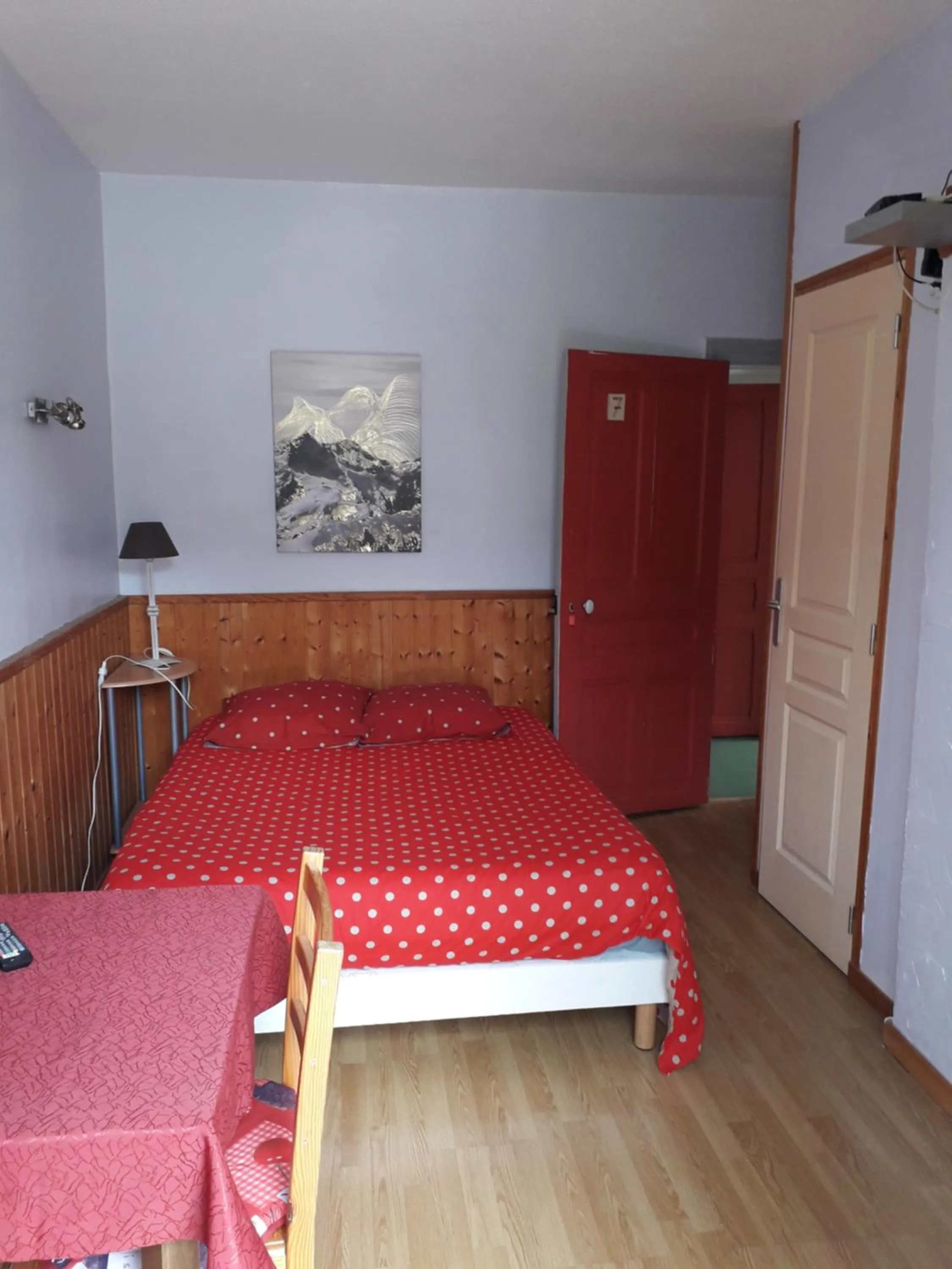 Photo of the whole room, Bed in Pension Saint Antoine