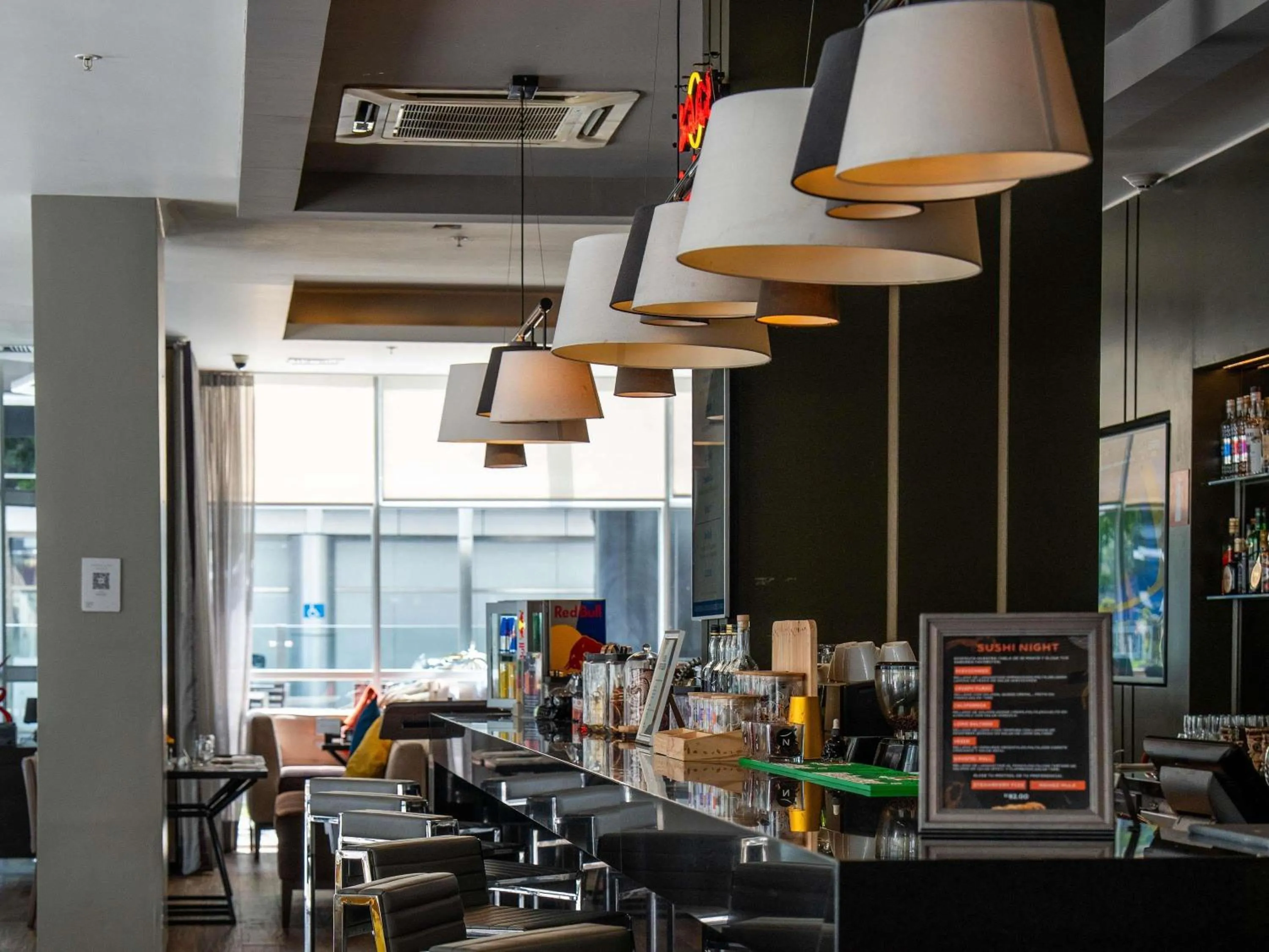 Lounge or bar in Novotel Lima San Isidro