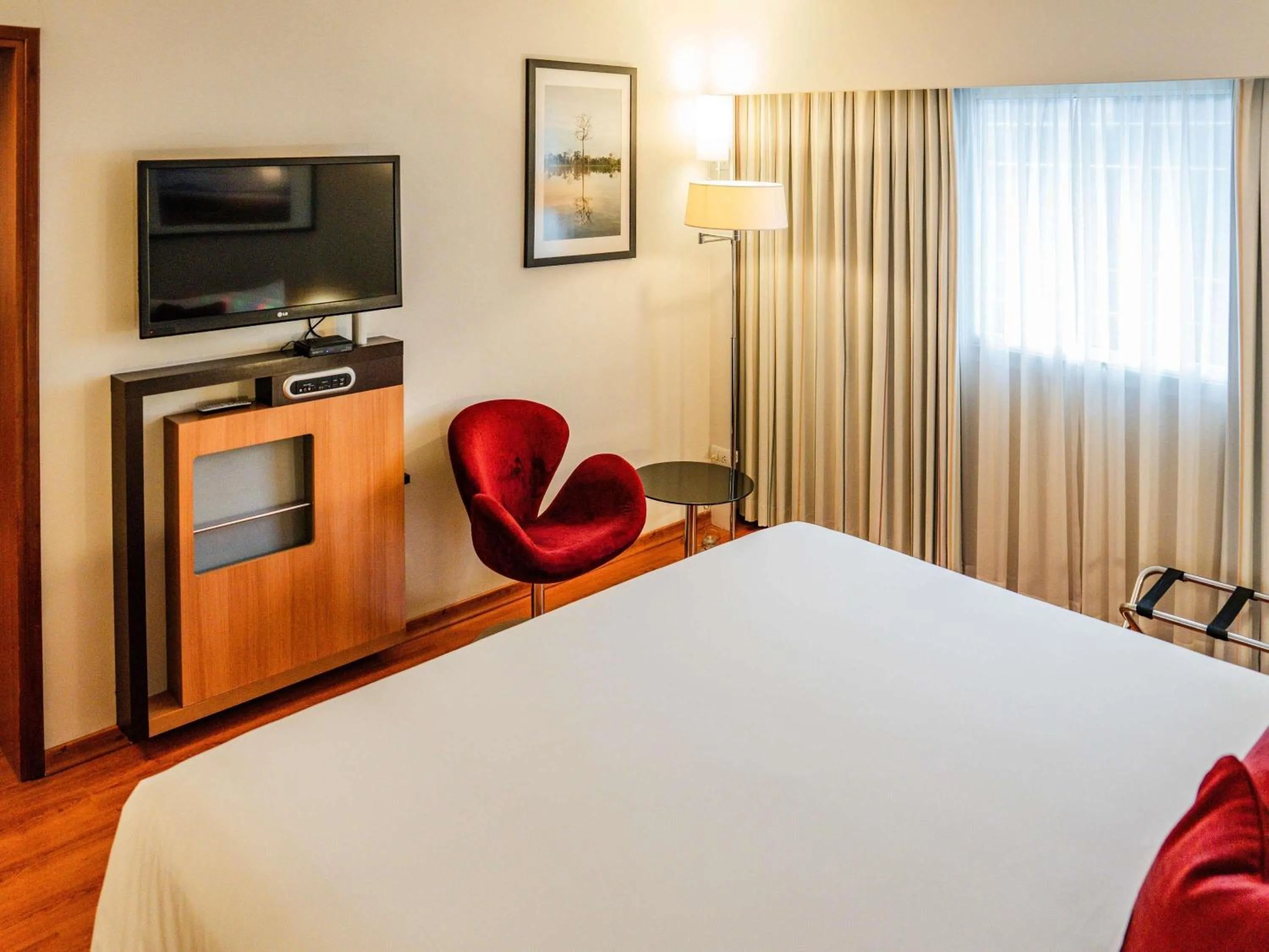 Bedroom, Bed in Novotel Lima San Isidro