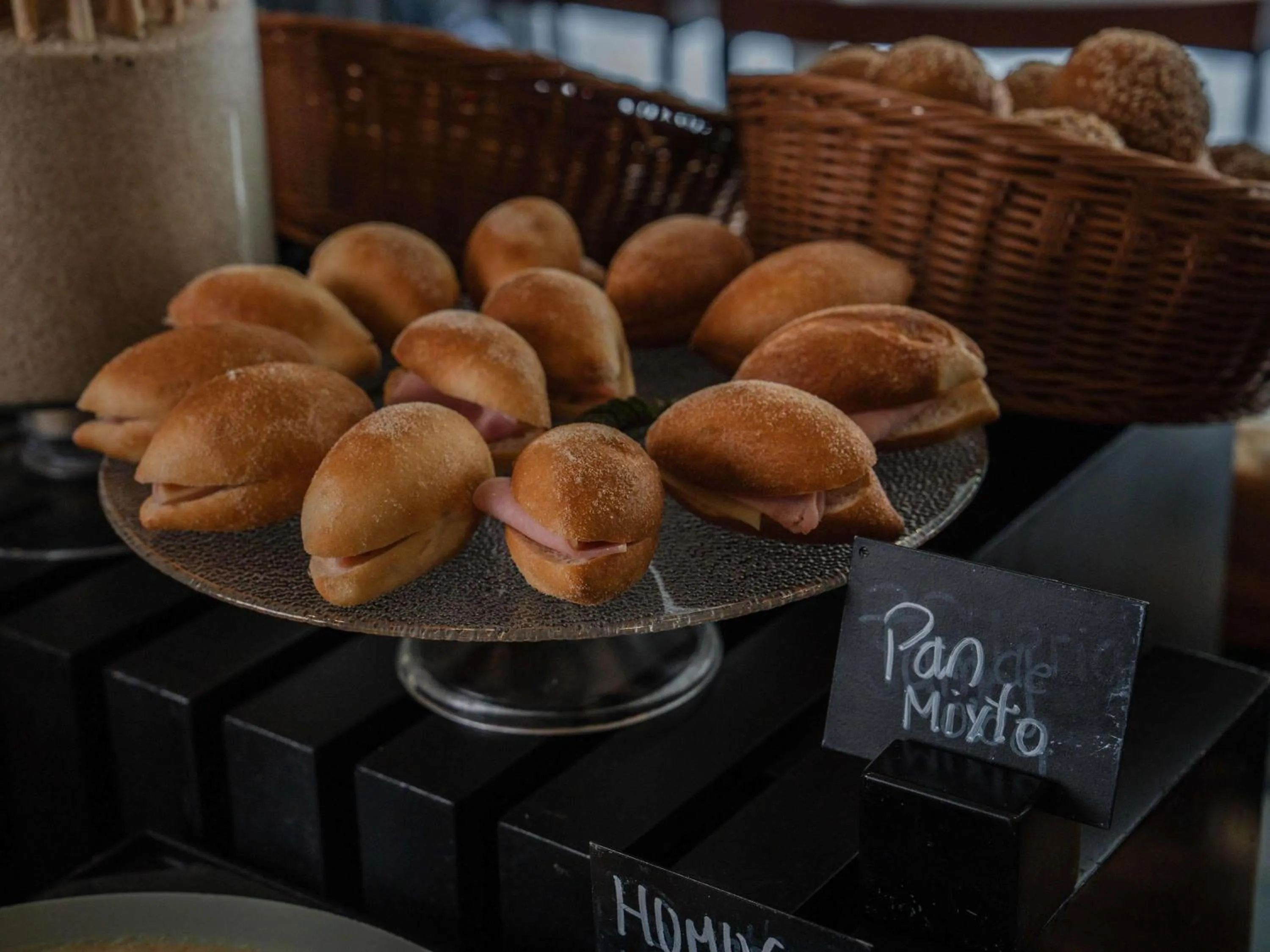 Restaurant/places to eat in Novotel Lima San Isidro