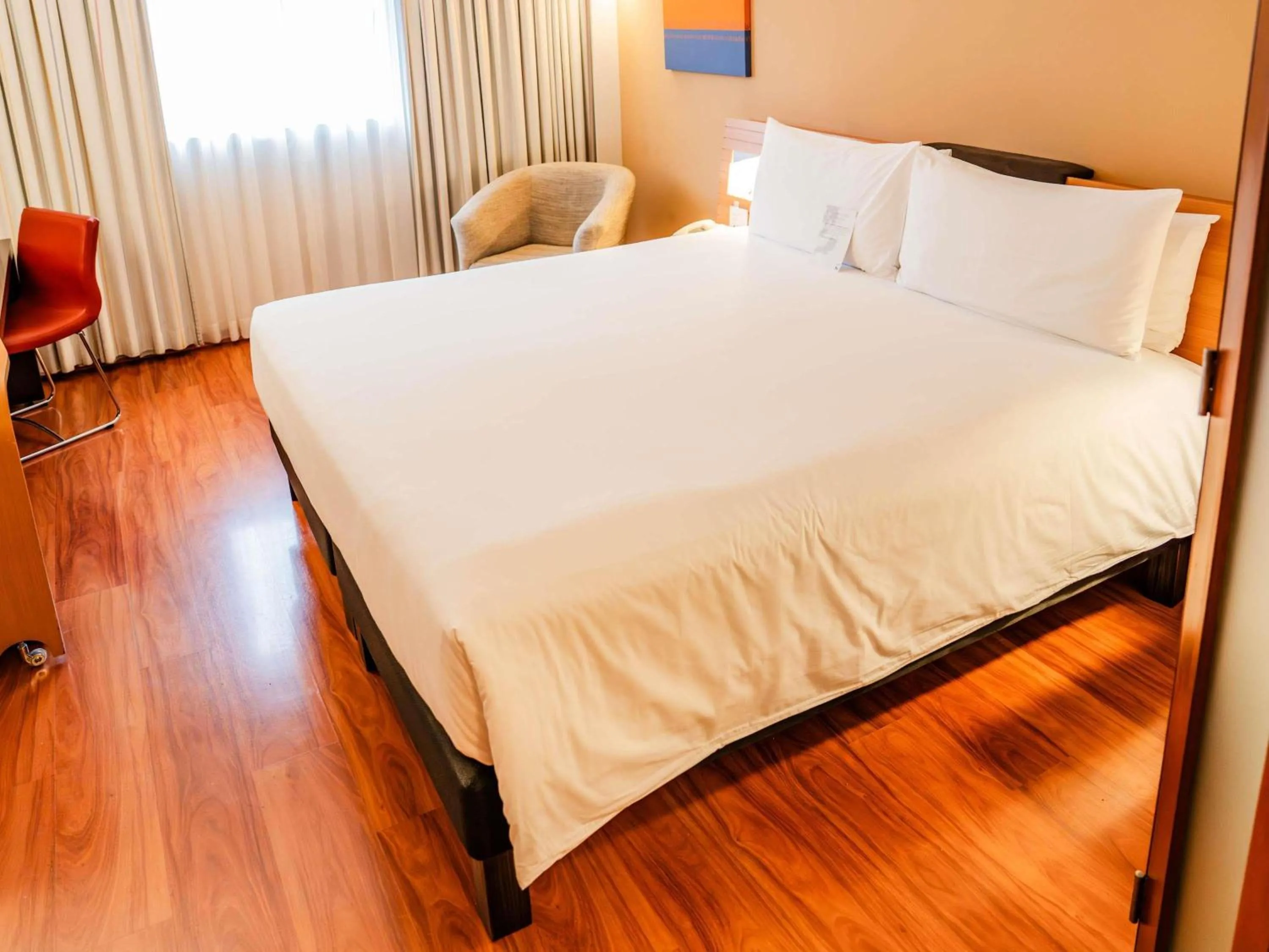 Bedroom, Bed in Novotel Lima San Isidro