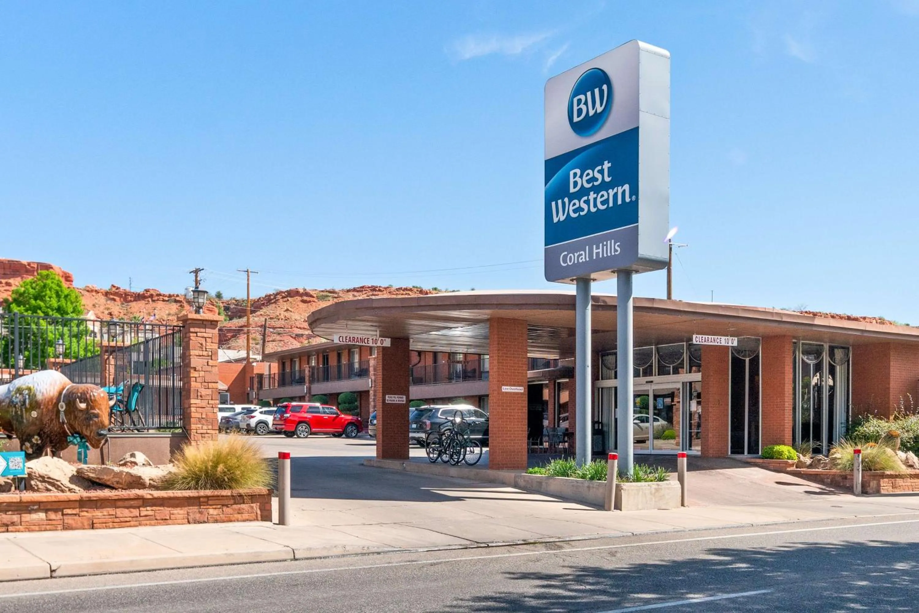 Property building in Best Western Coral Hills