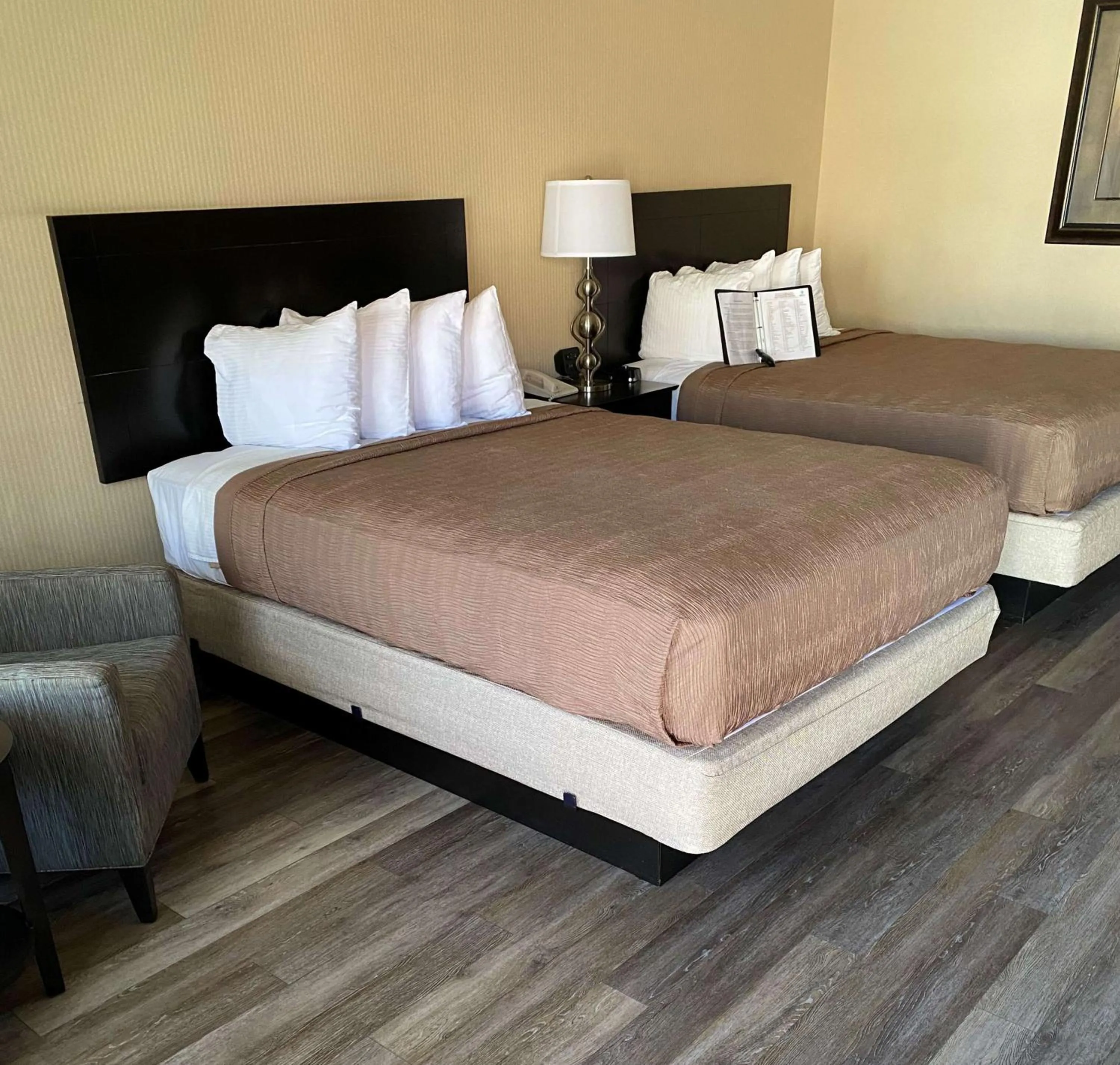 Bedroom, Bed in Best Western Coral Hills