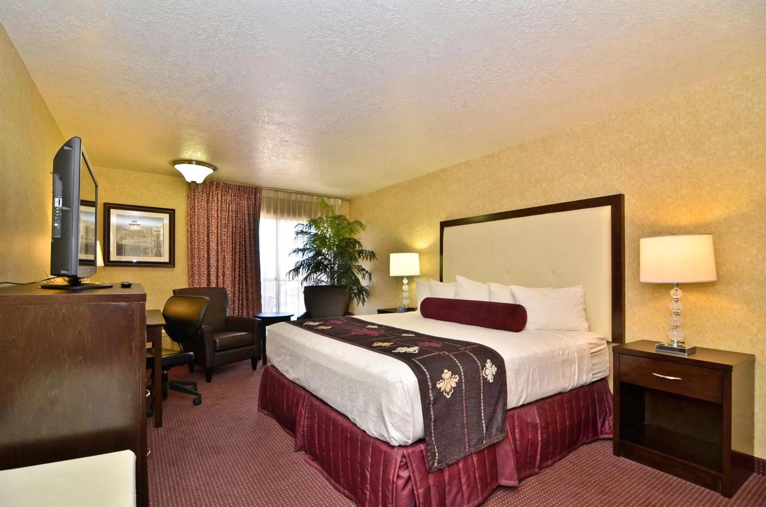 Photo of the whole room, Bed in Best Western Coral Hills