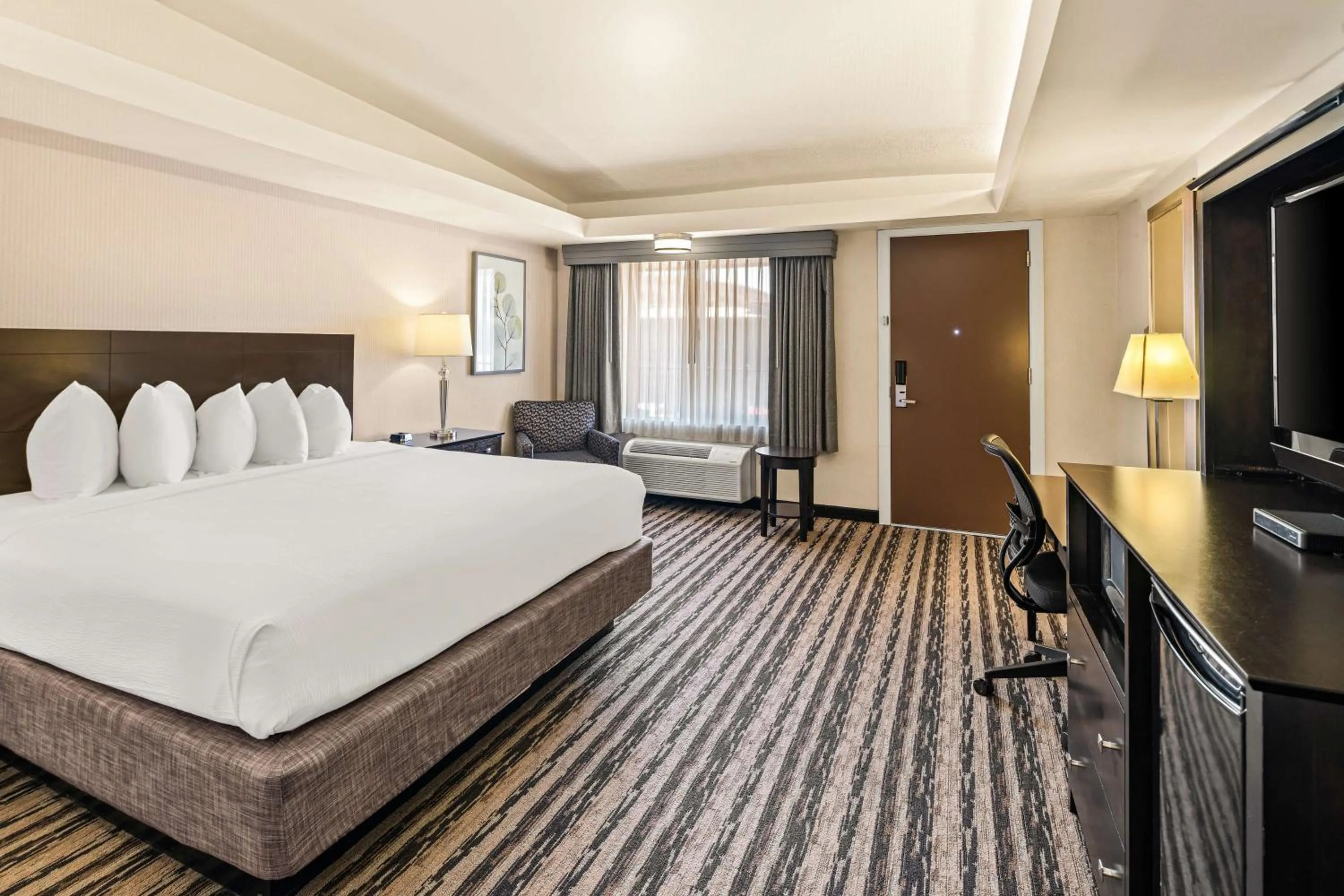 Bedroom, Bed in Best Western Coral Hills