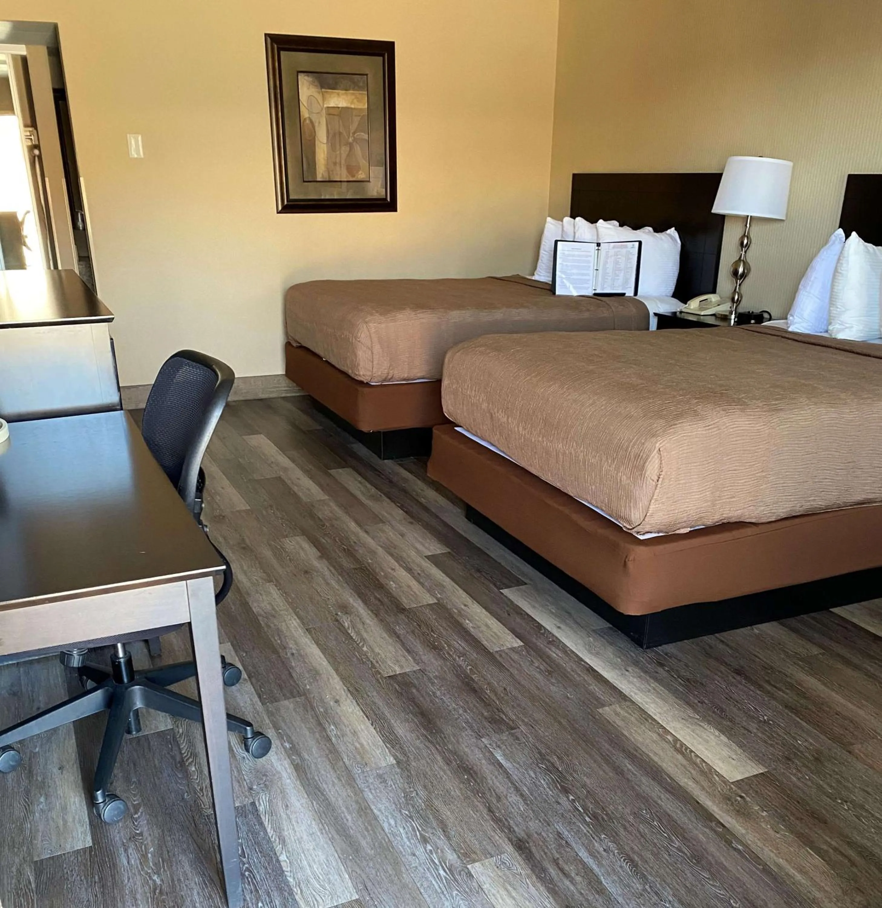 Bedroom, Bed in Best Western Coral Hills