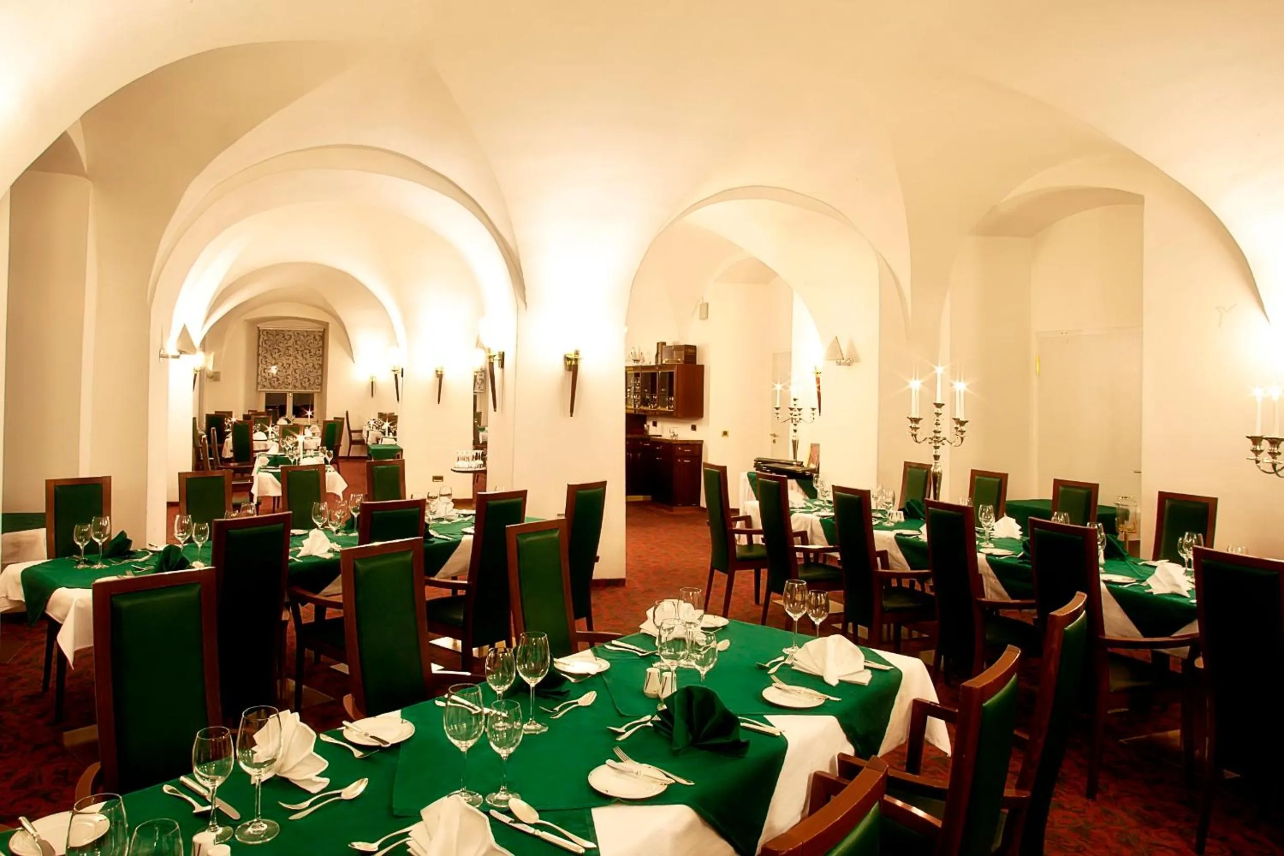 Restaurant/places to eat in Hotel Schloss Schwarzenfeld