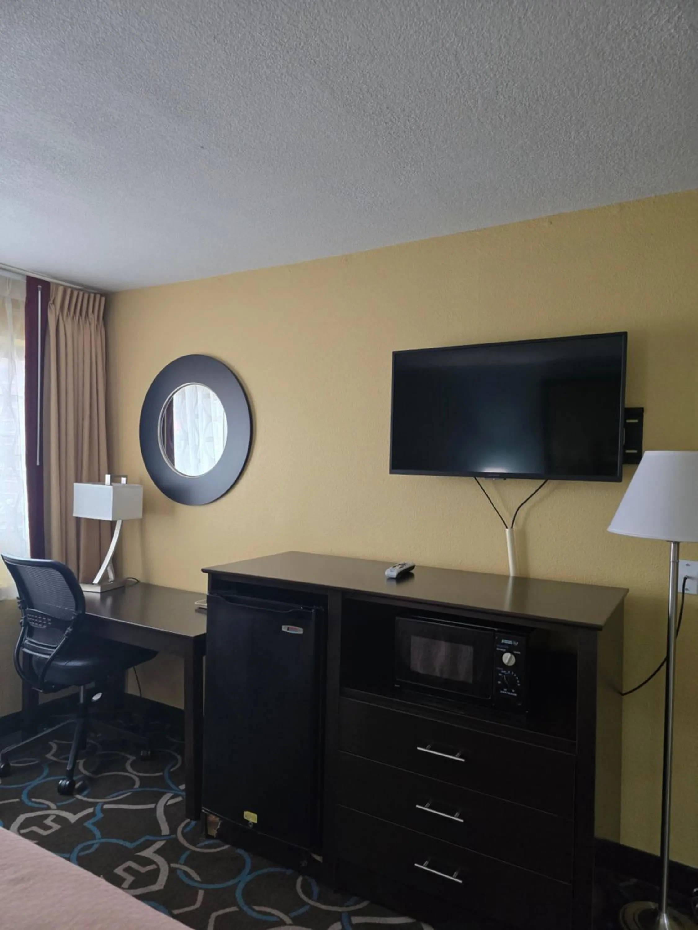 Guests in Super 8 by Wyndham Kansas City