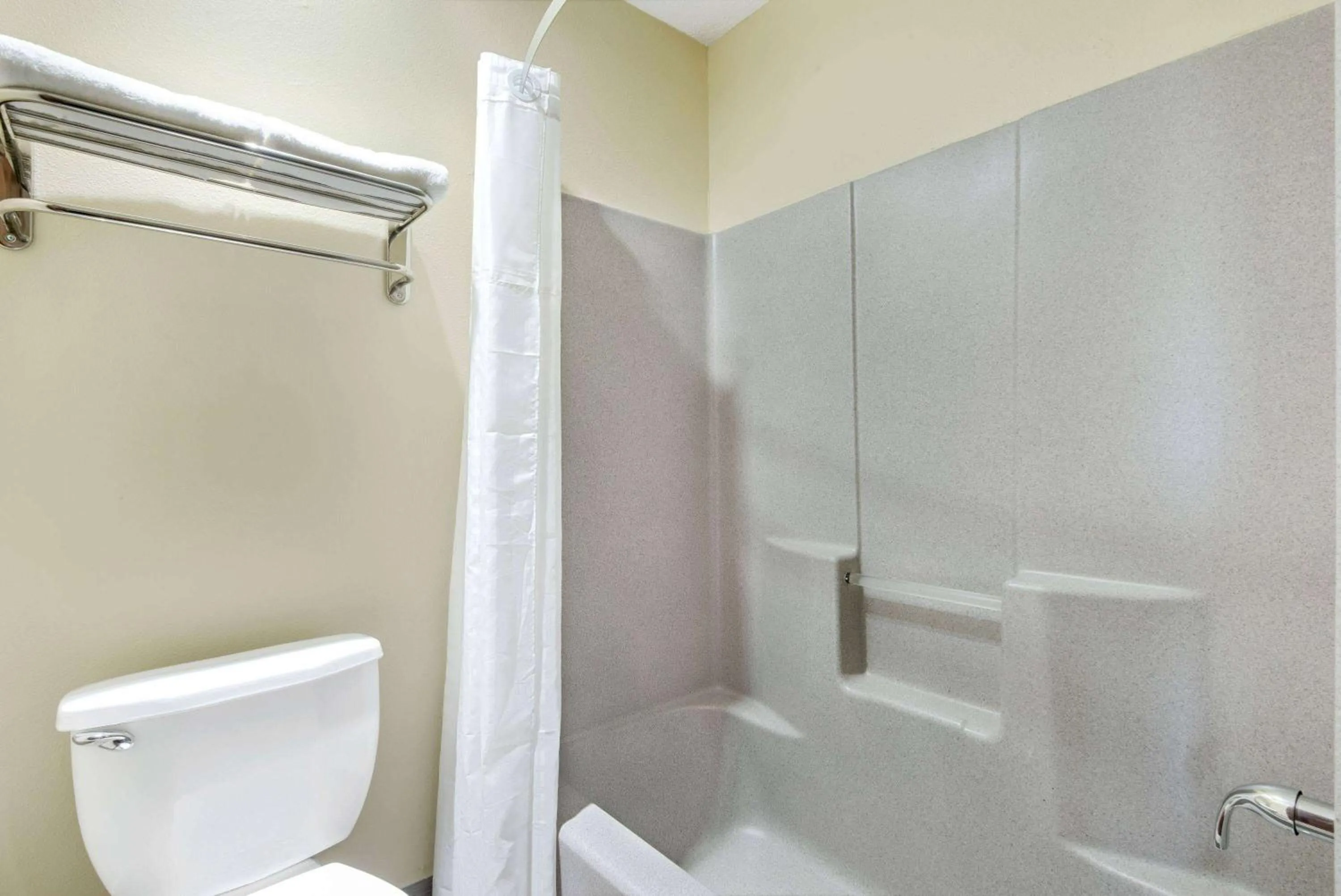 Photo of the whole room in Super 8 by Wyndham Kansas City