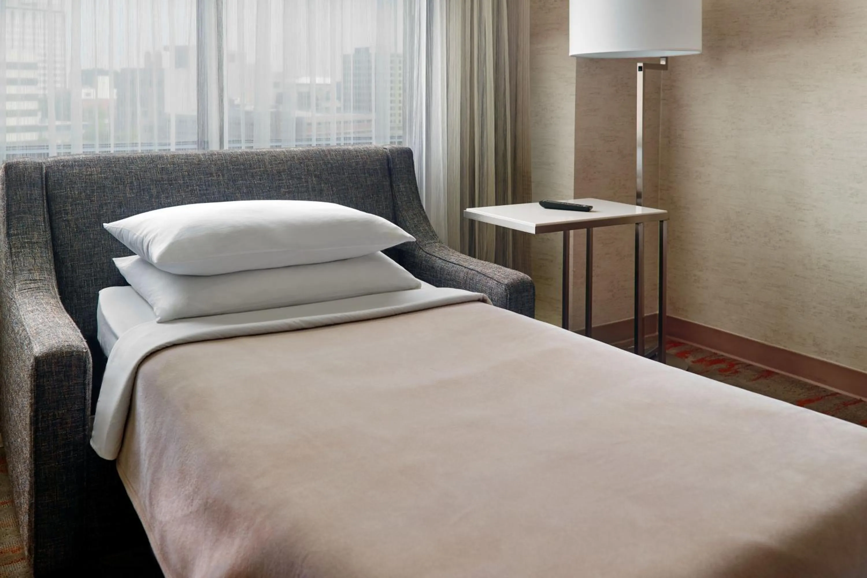 Photo of the whole room, Bed in Chattanooga Marriott Downtown