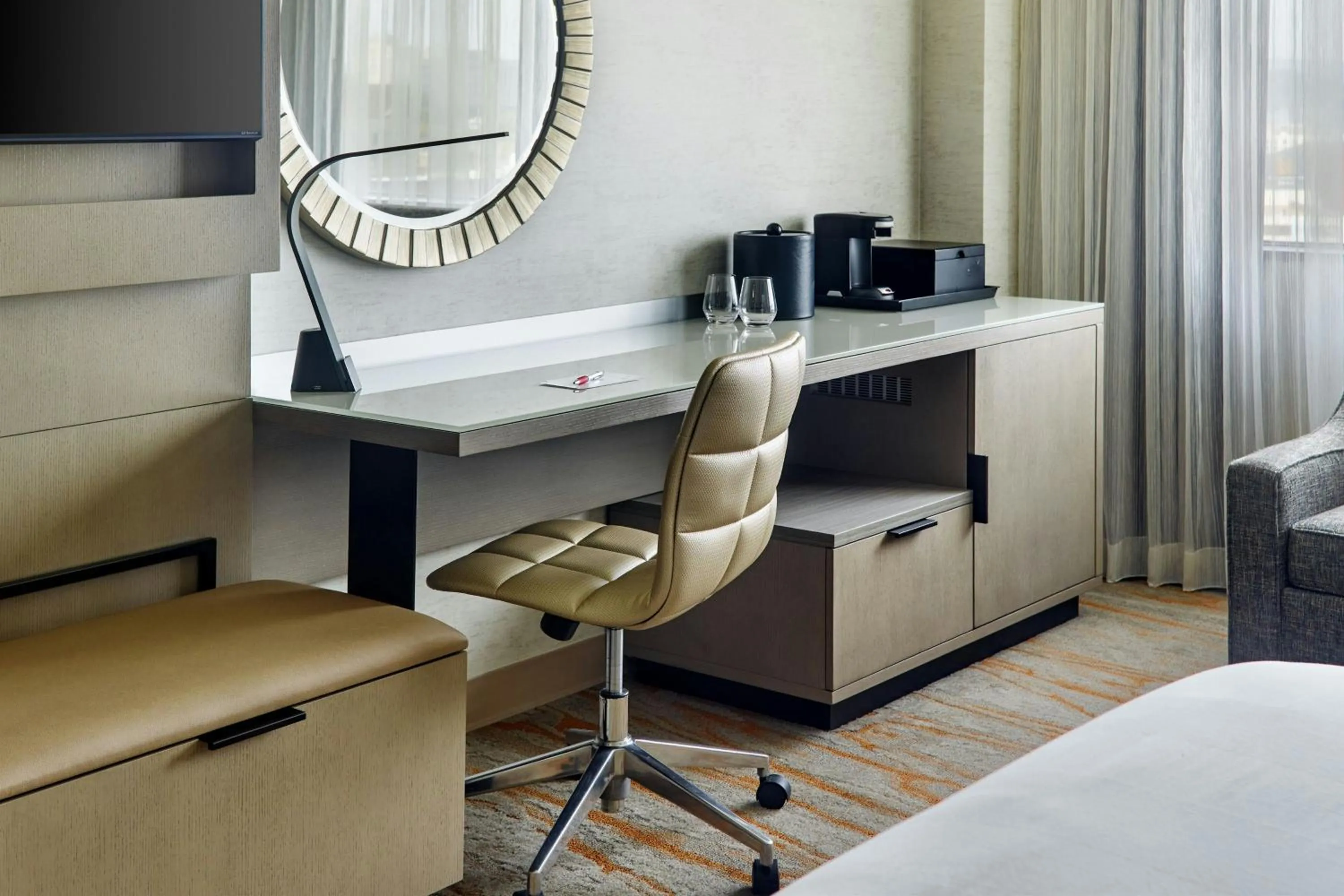 Photo of the whole room, Bed in Chattanooga Marriott Downtown