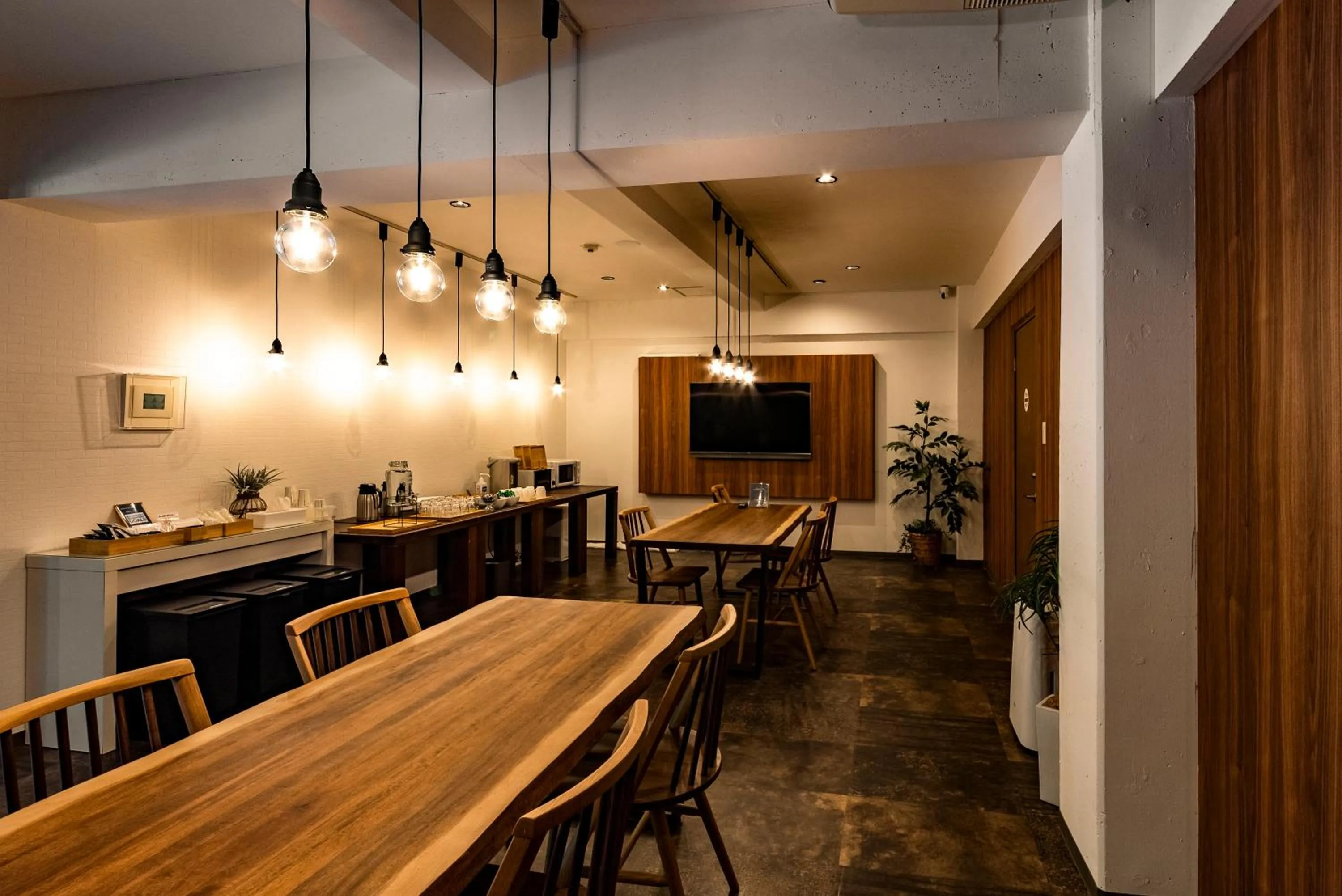 Communal lounge/ TV room in ETAVIA Yufuin Kinrinko