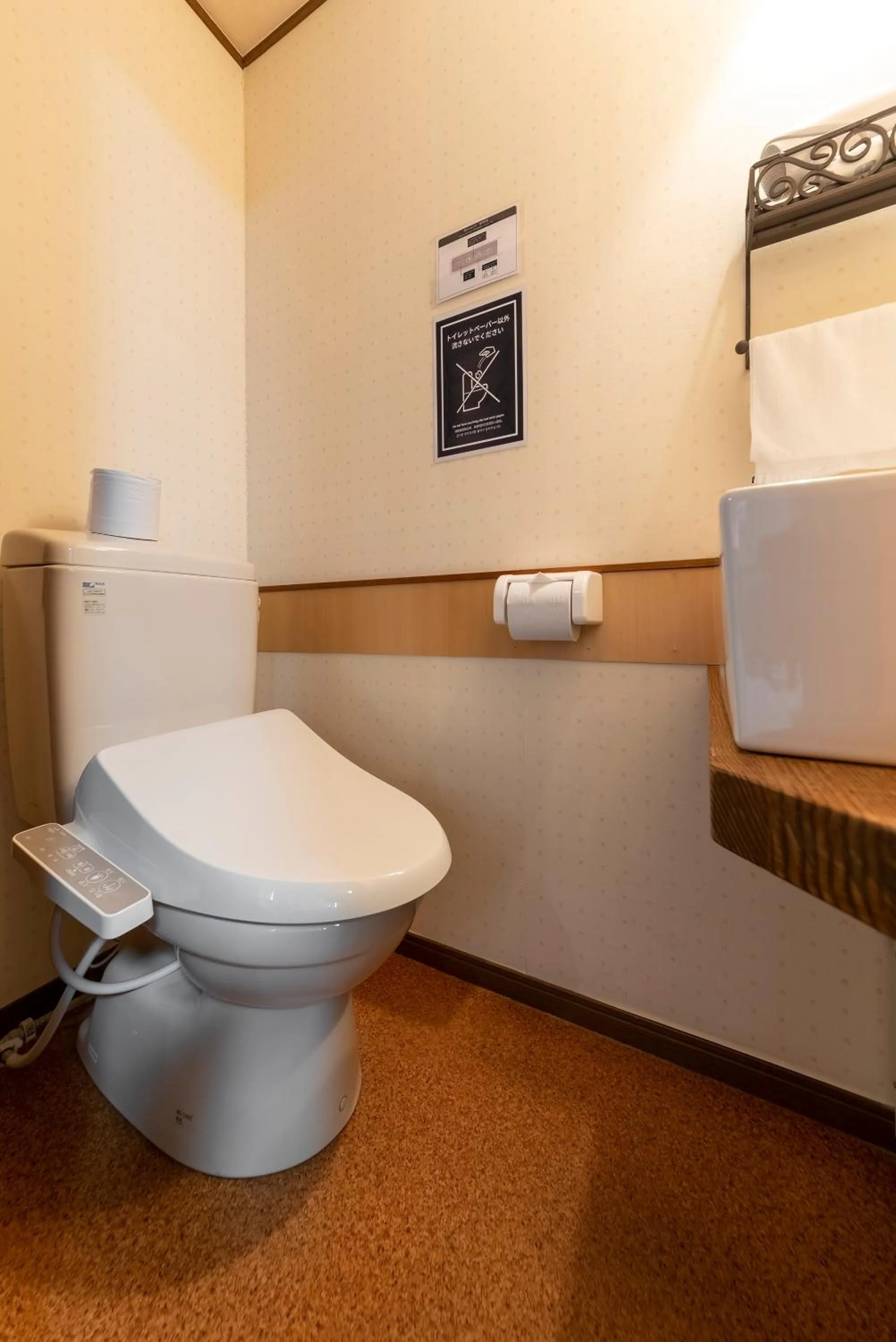 Toilet in ETAVIA Yufuin Kinrinko