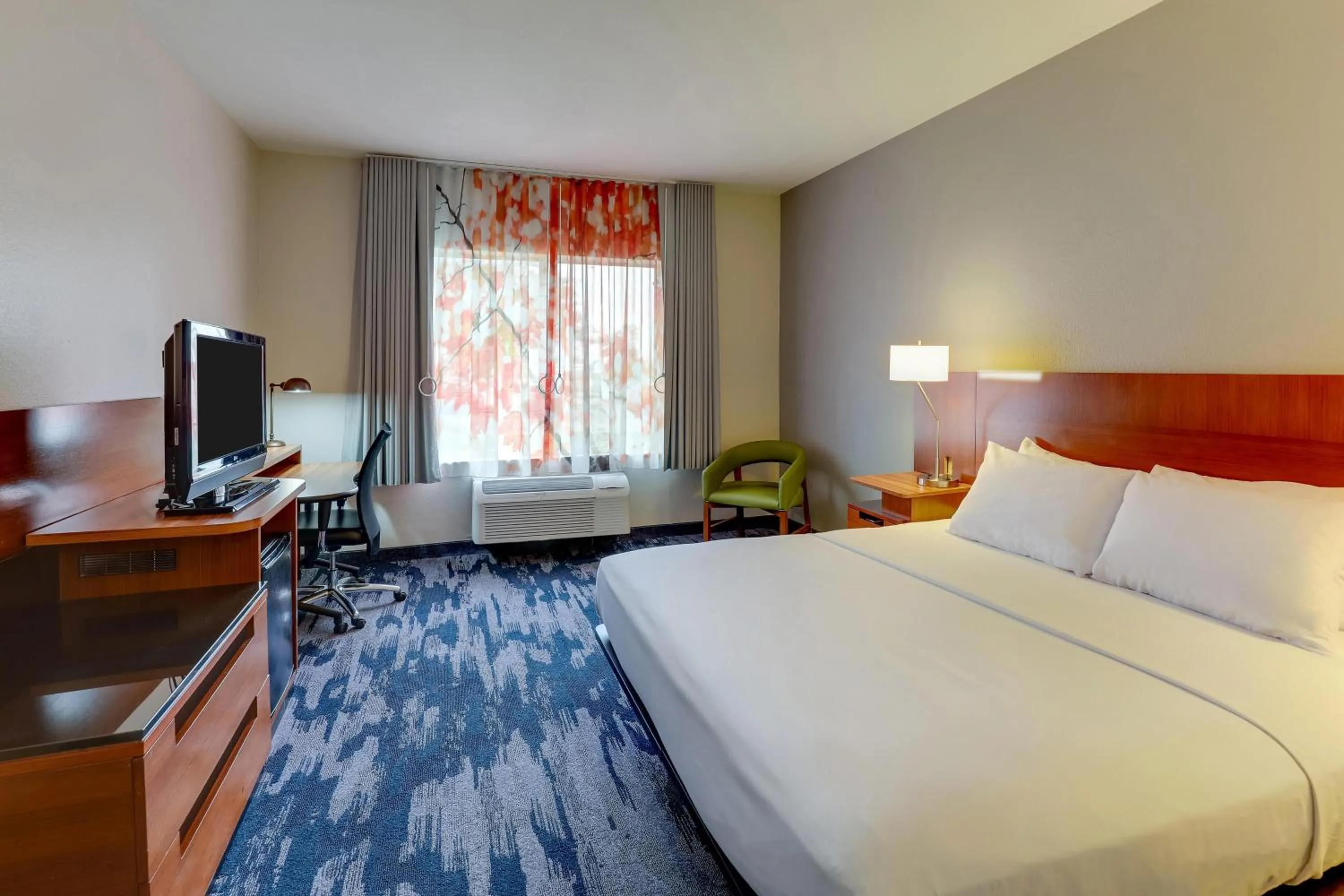 Bedroom, Bed in Las Colinas Inn Irving, SureStay Collection by Best Western