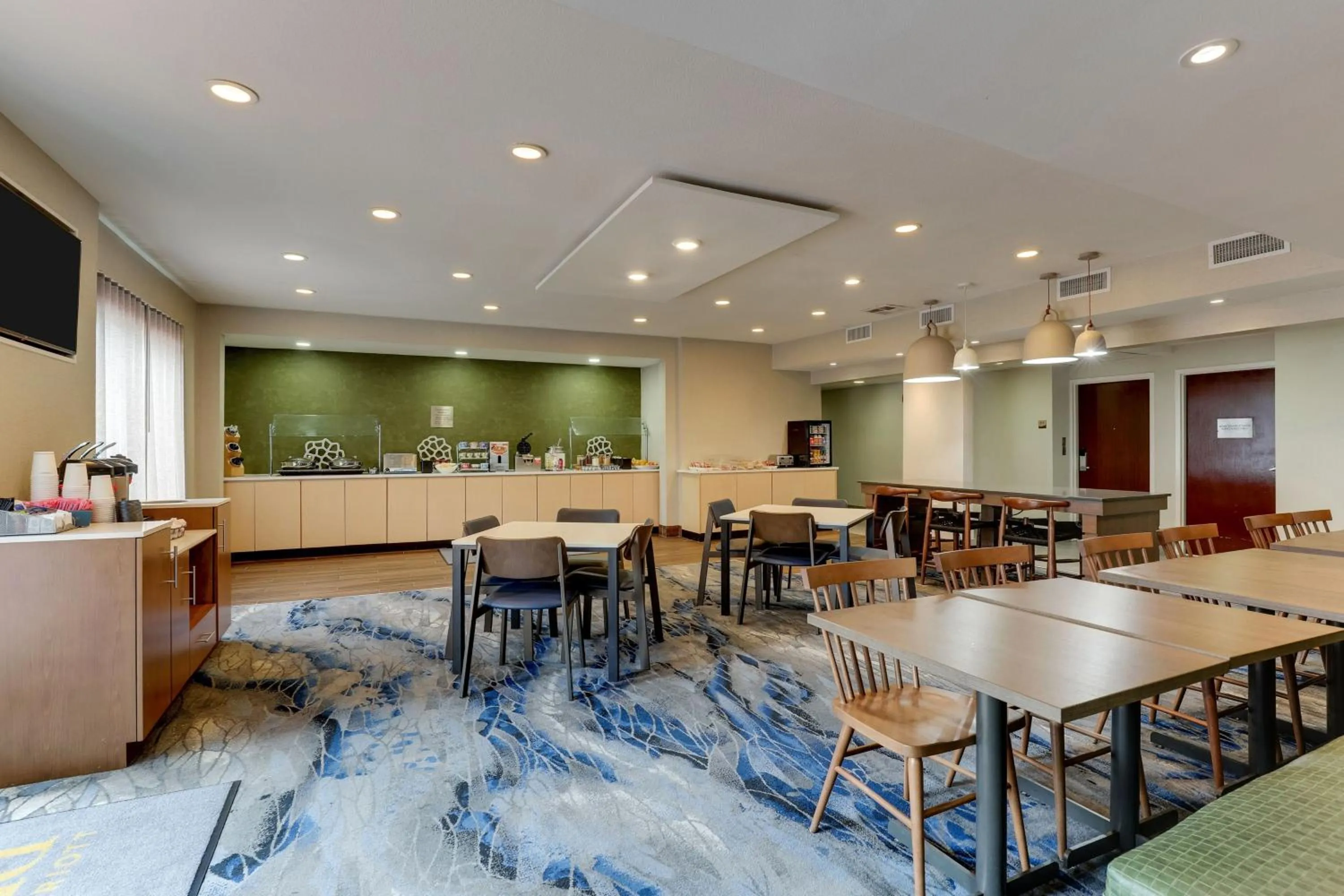 Restaurant/places to eat in Fairfield Inn by Marriott Las Colinas