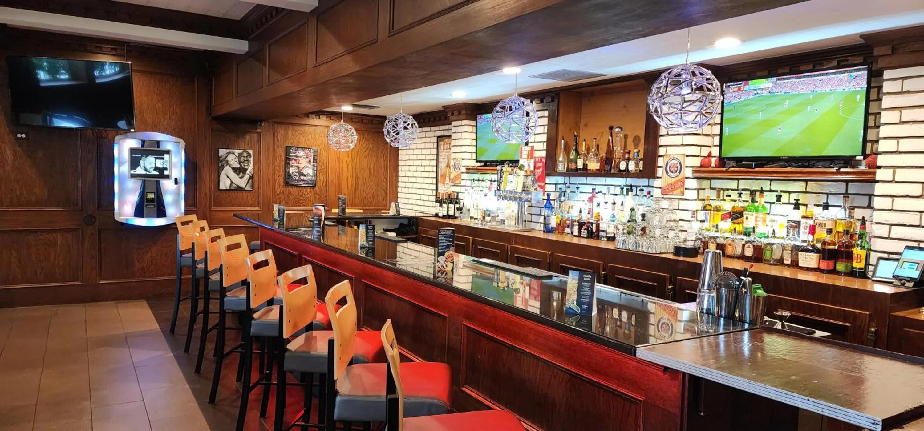 Restaurant/places to eat in Days Inn & Suites by Wyndham Roseville/Detroit Area