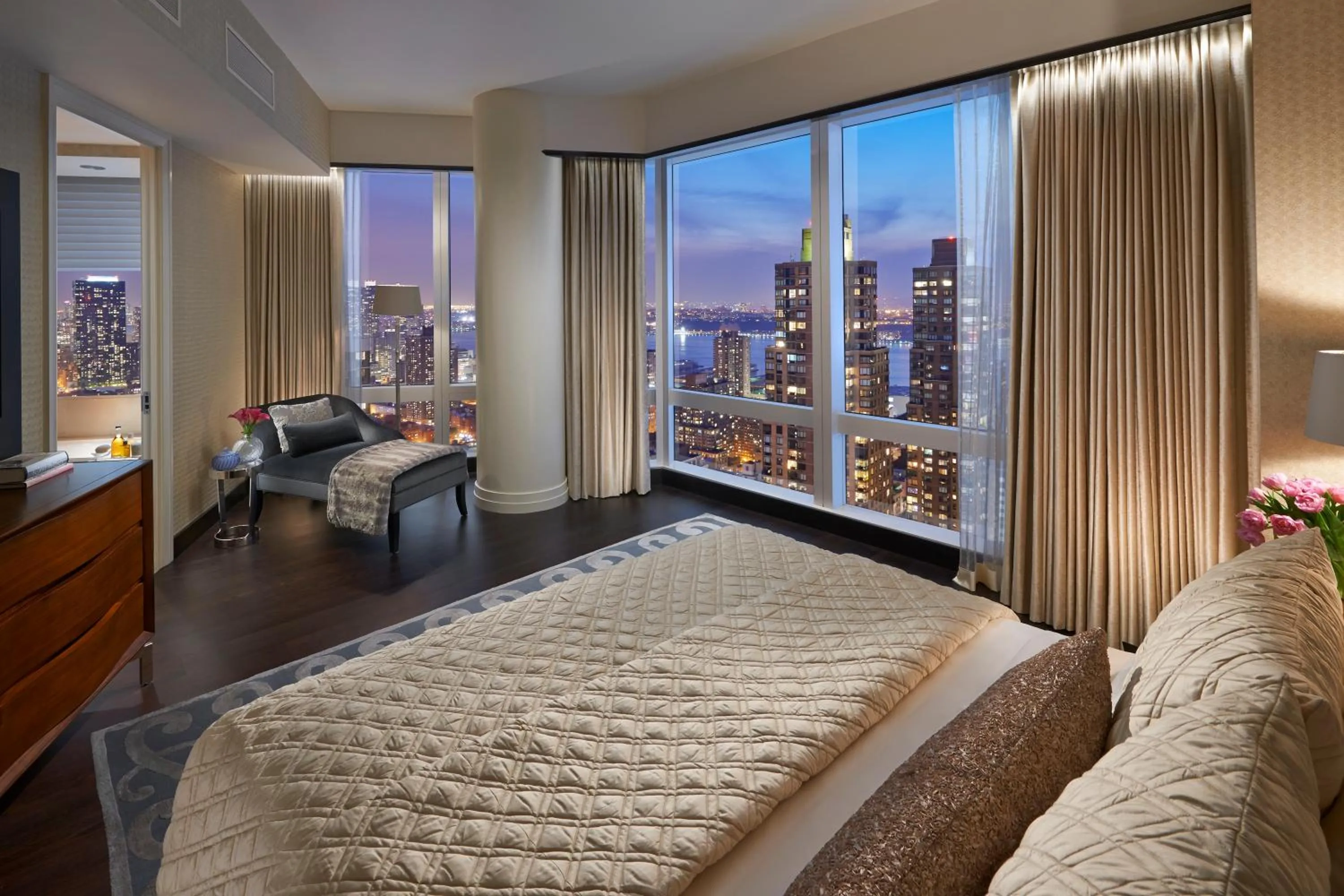 Bed in Mandarin Oriental, New York