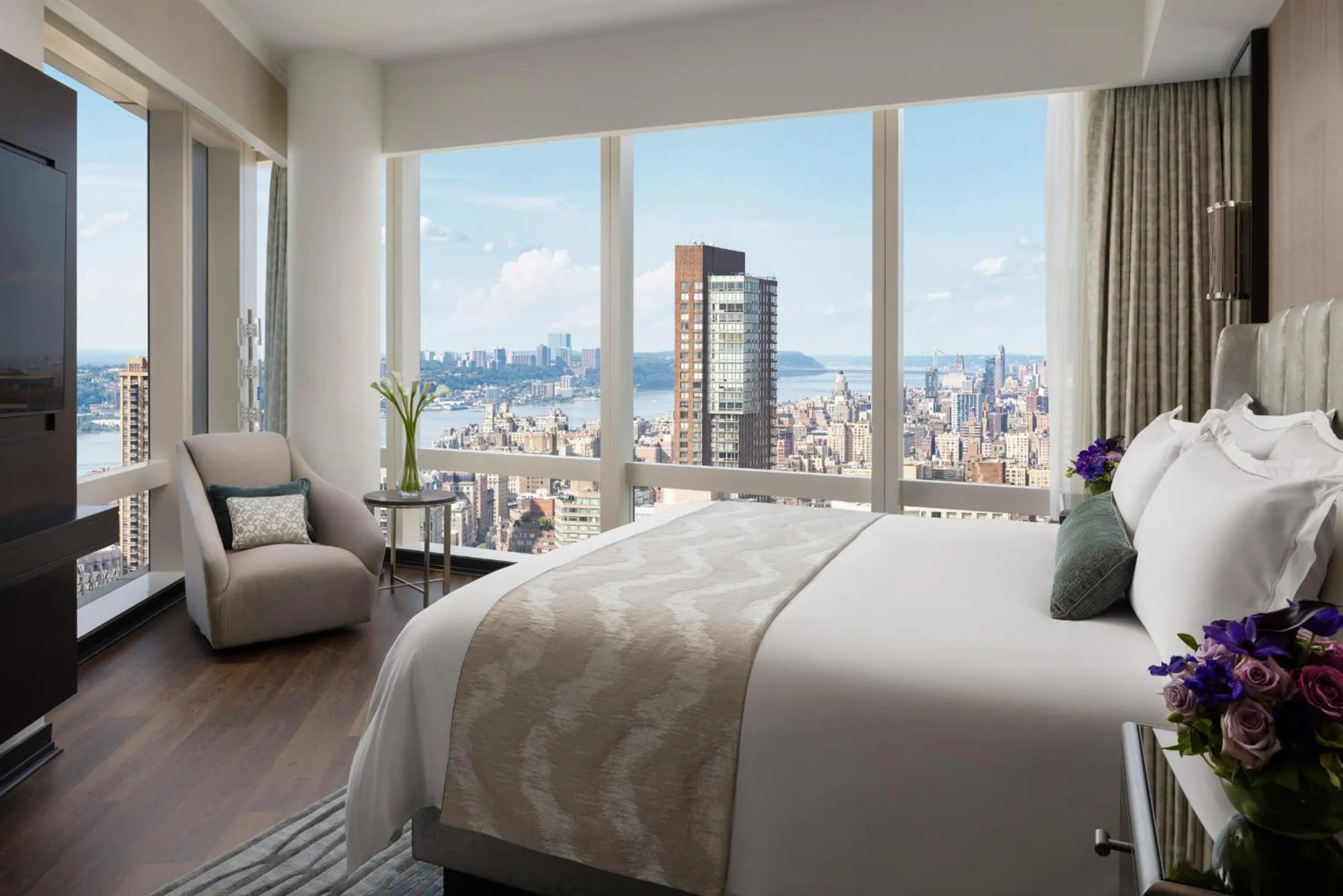 Property building, Bed in Mandarin Oriental, New York
