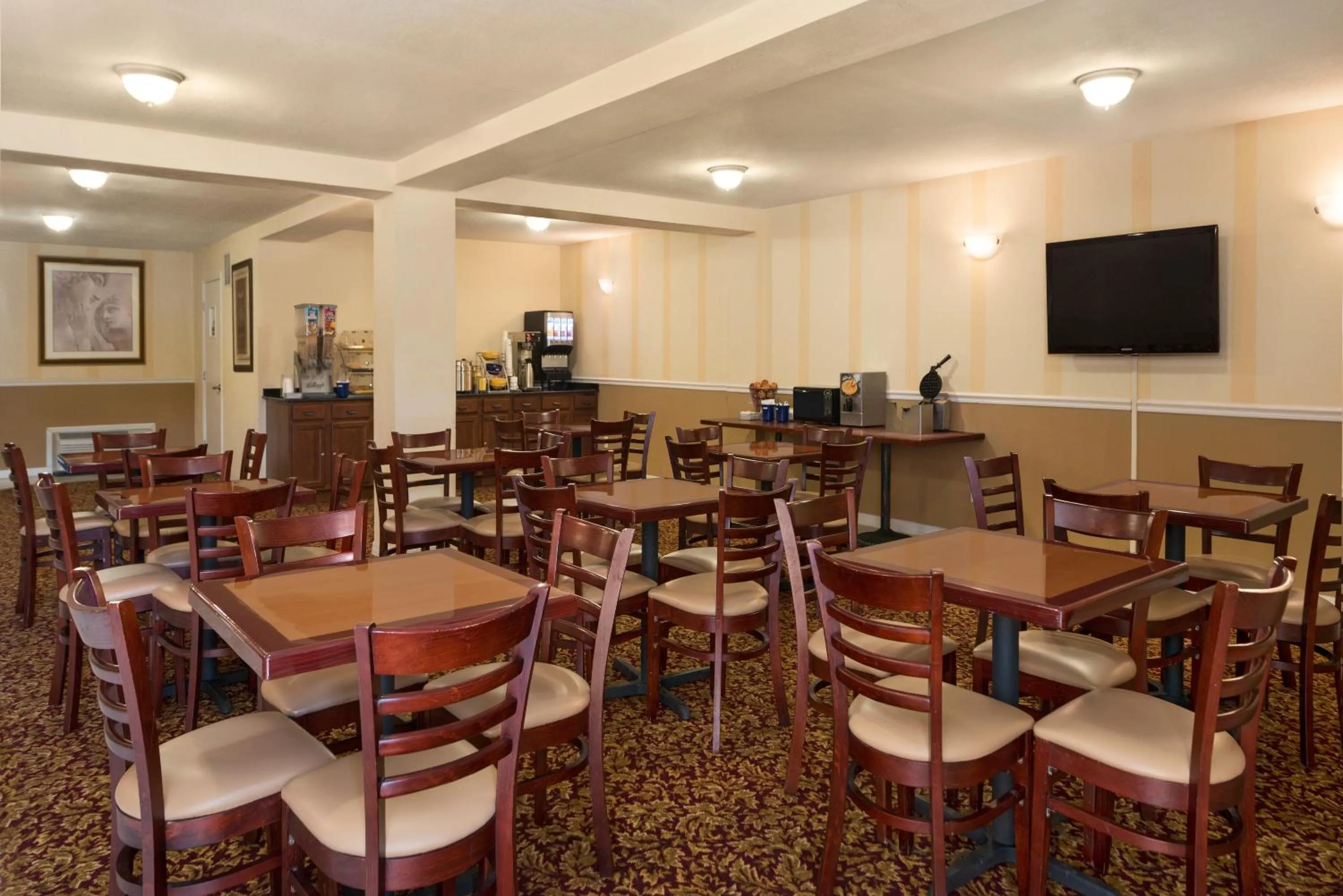 Restaurant/places to eat in Days Inn by Wyndham Daytona Beach Speedway