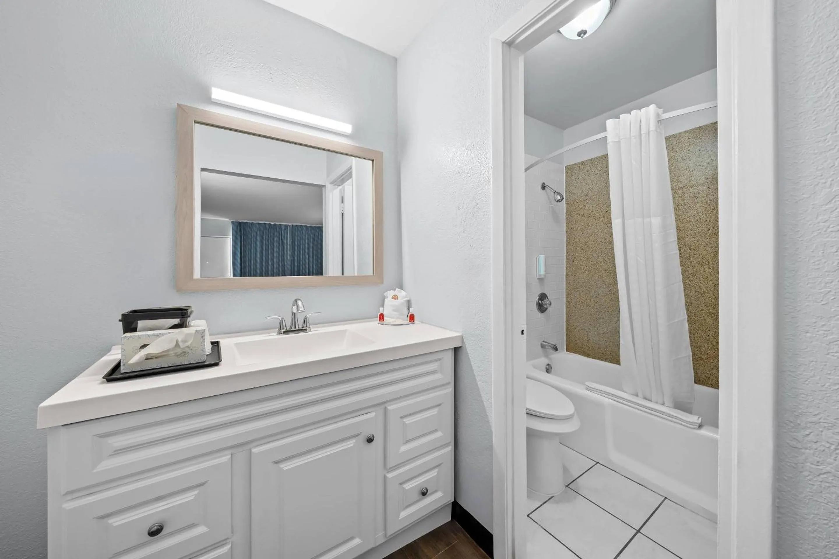 Bedroom in Econo Lodge Daytona Beach - Speedway