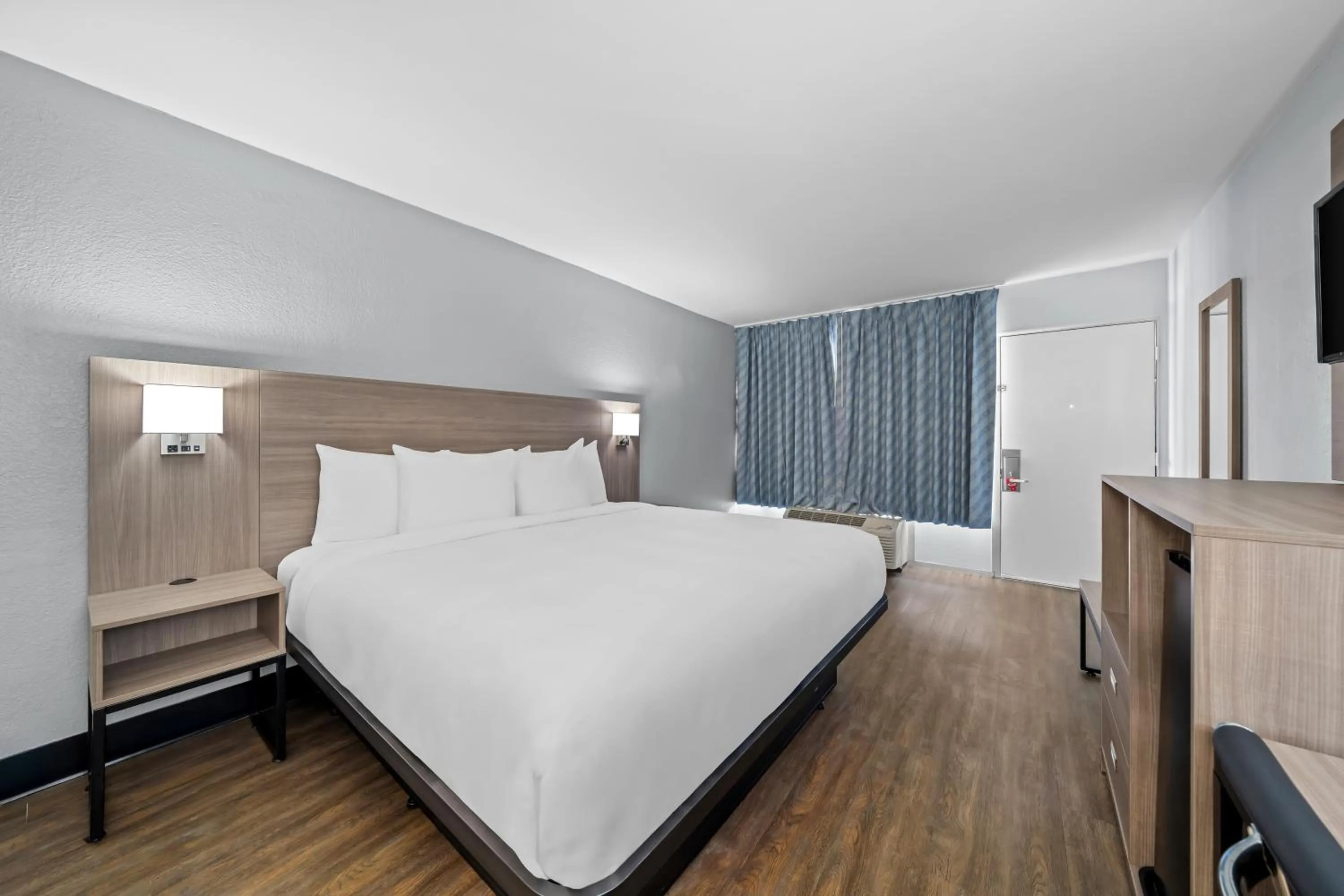 Bed in Econo Lodge Daytona Beach - Speedway