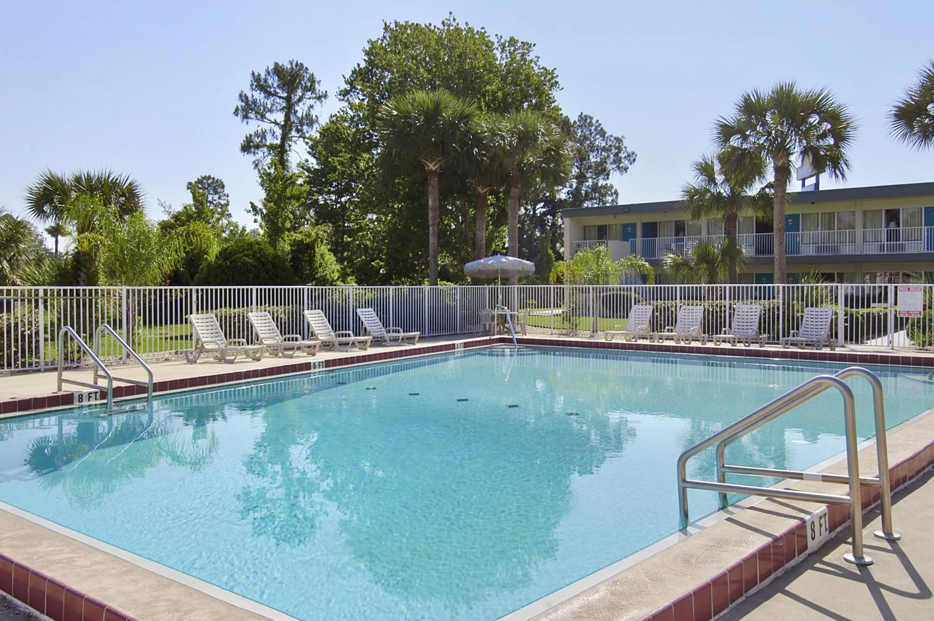 Property building in Econo Lodge Daytona Beach - Speedway