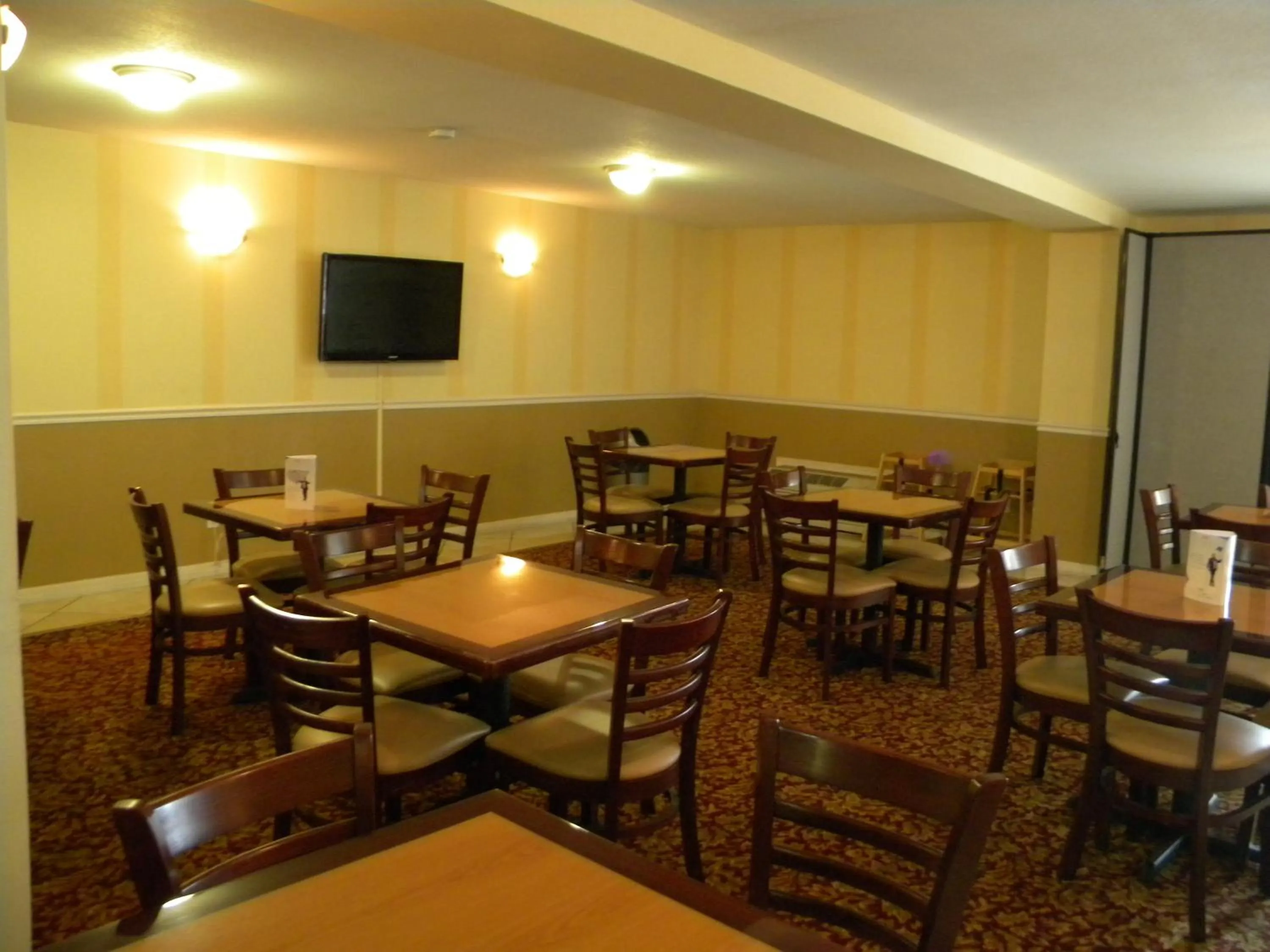 Restaurant/places to eat in Days Inn by Wyndham Daytona Beach Speedway