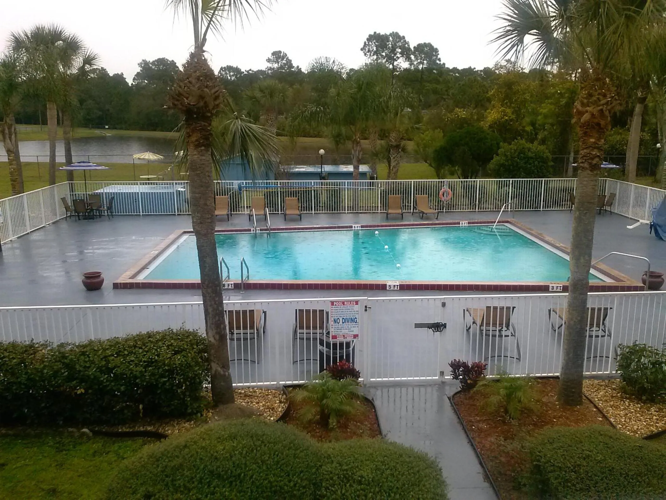 Swimming pool in Econo Lodge Daytona Beach - Speedway