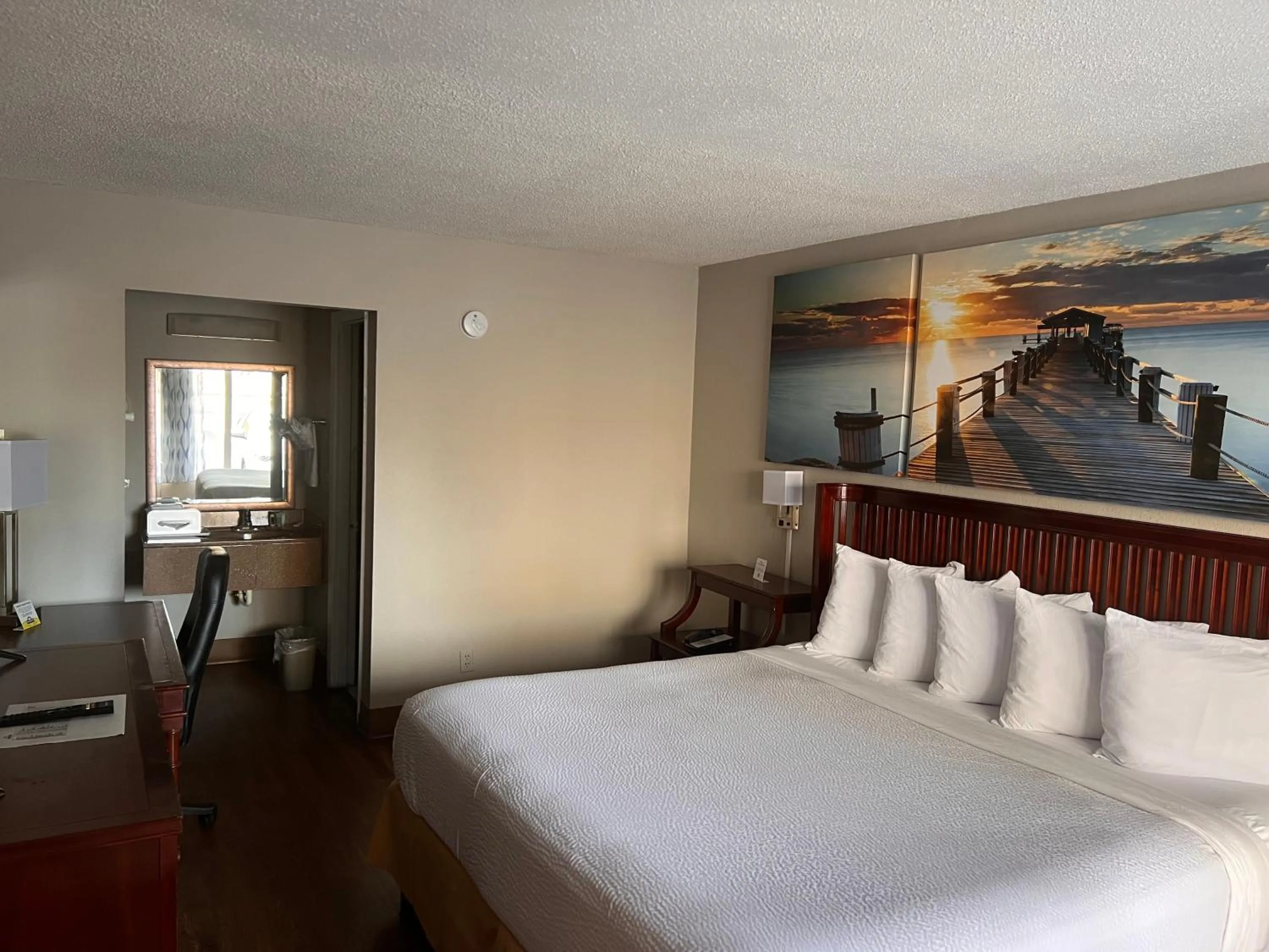 Bedroom, Bed in Days Inn by Wyndham Daytona Beach Speedway