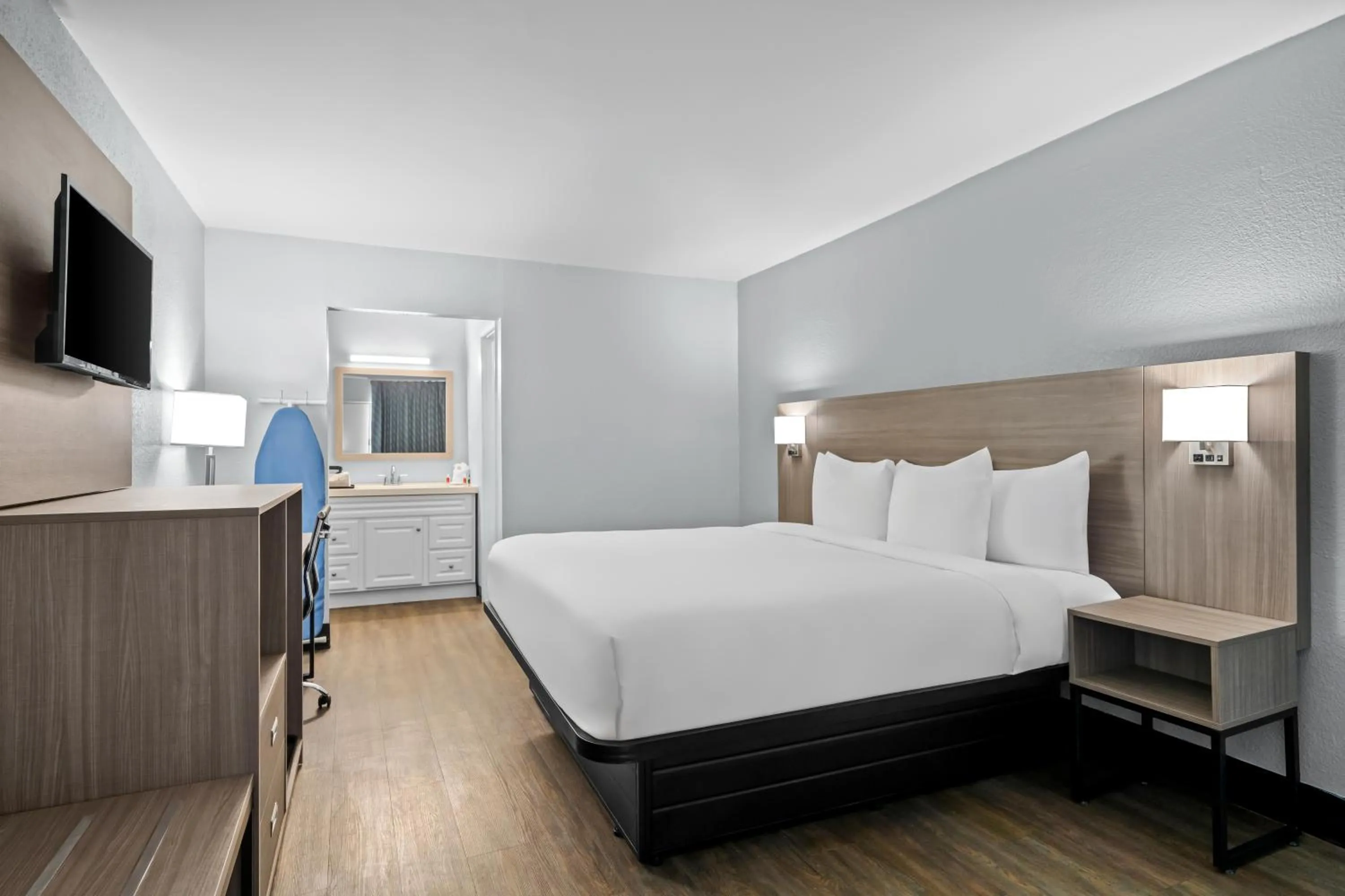 Bed in Econo Lodge Daytona Beach - Speedway