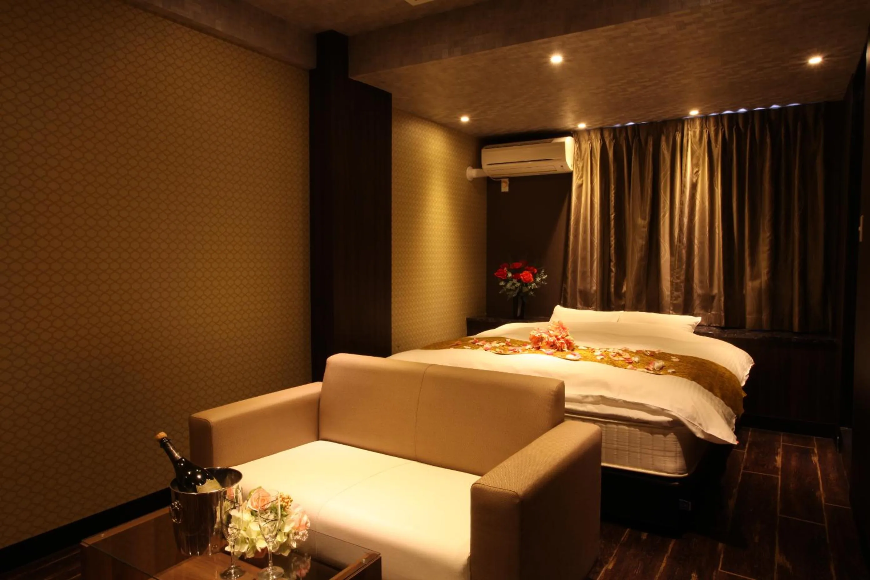 Photo of the whole room, Bed in ホテルオリジン Hotel Origin 男塾ホテルグループ