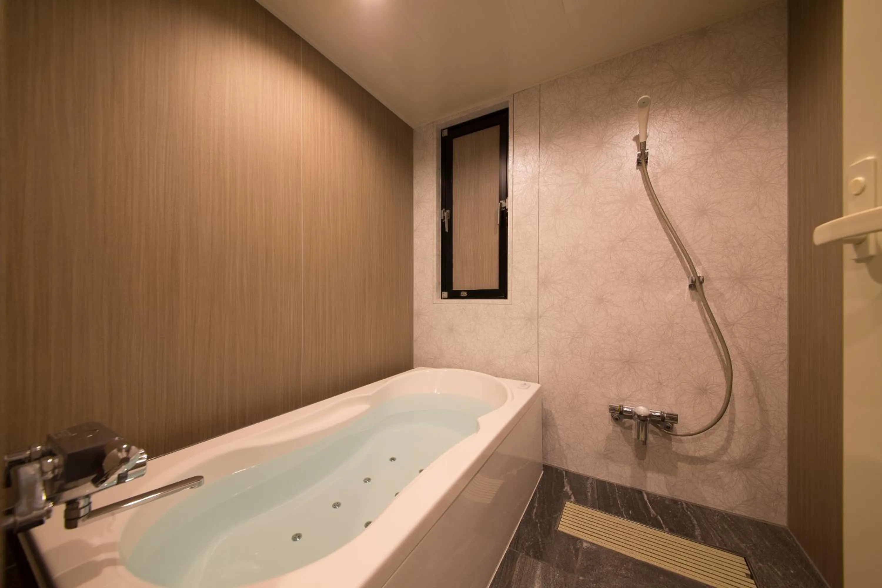 Shower in ルトゥール難波 RetourNANBA 男塾ホテルグループ