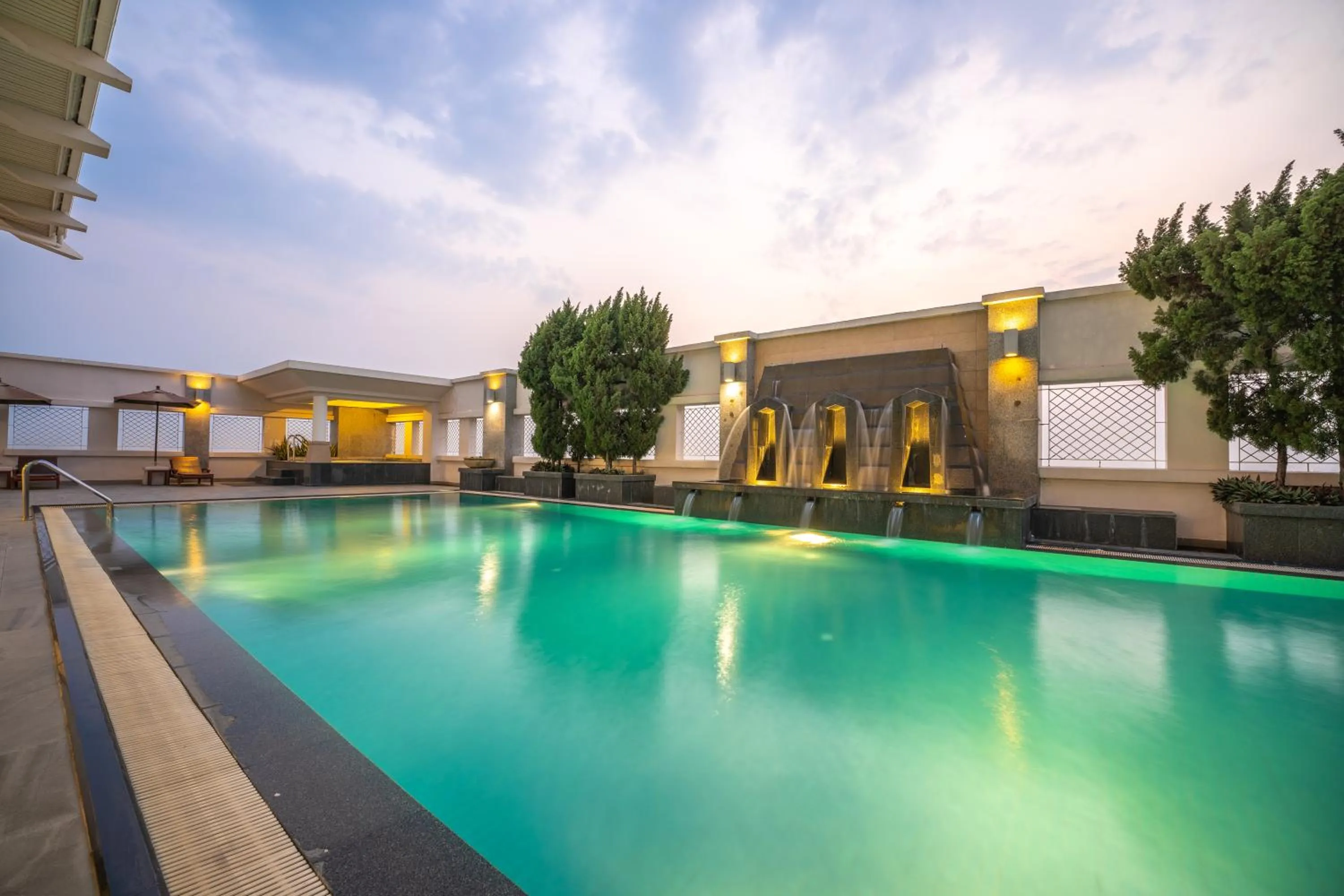 Swimming pool in Kantary Hotel Ayutthaya